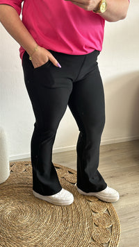 FLARED TRAVEL TROUSER - ZWART