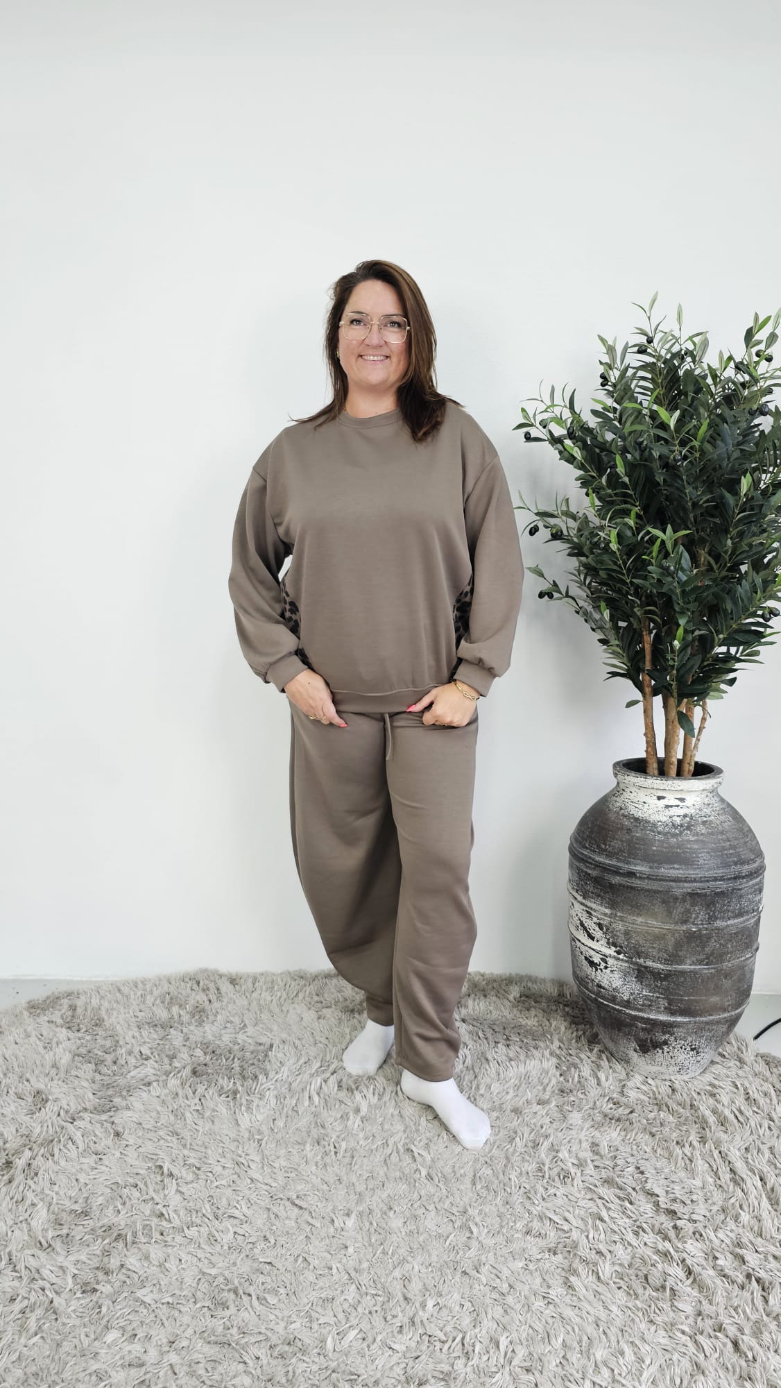 PANTERSTREEP SWEATER DONKER TAUPE
