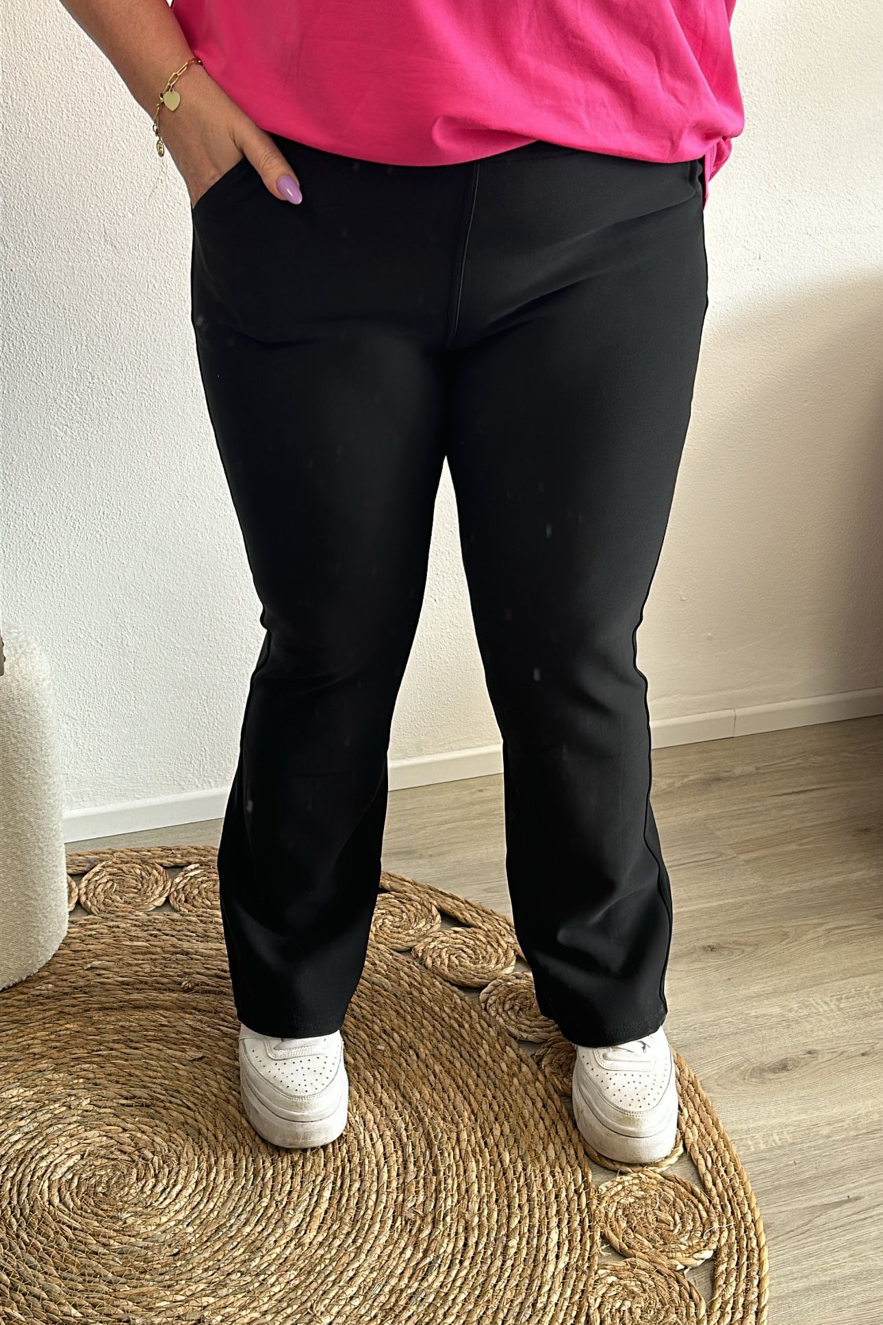 AUSGESTELLTE REISEHOSE - SCHWARZ