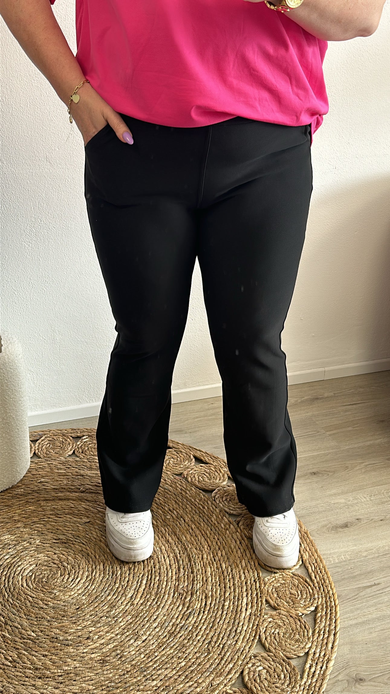 AUSGESTELLTE REISEHOSE - SCHWARZ