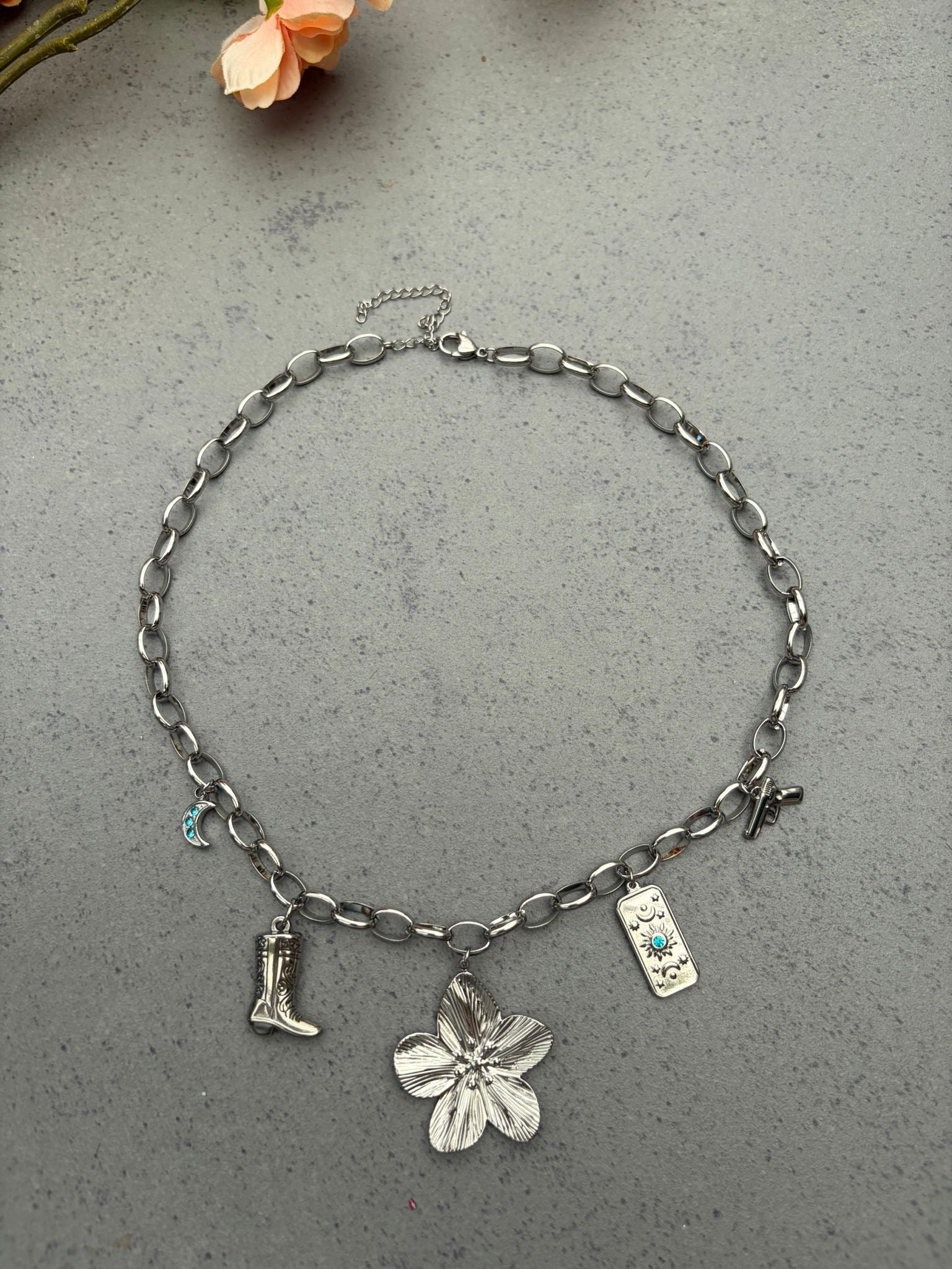 BEDEL FLOWER KETTING ZILVER MBB