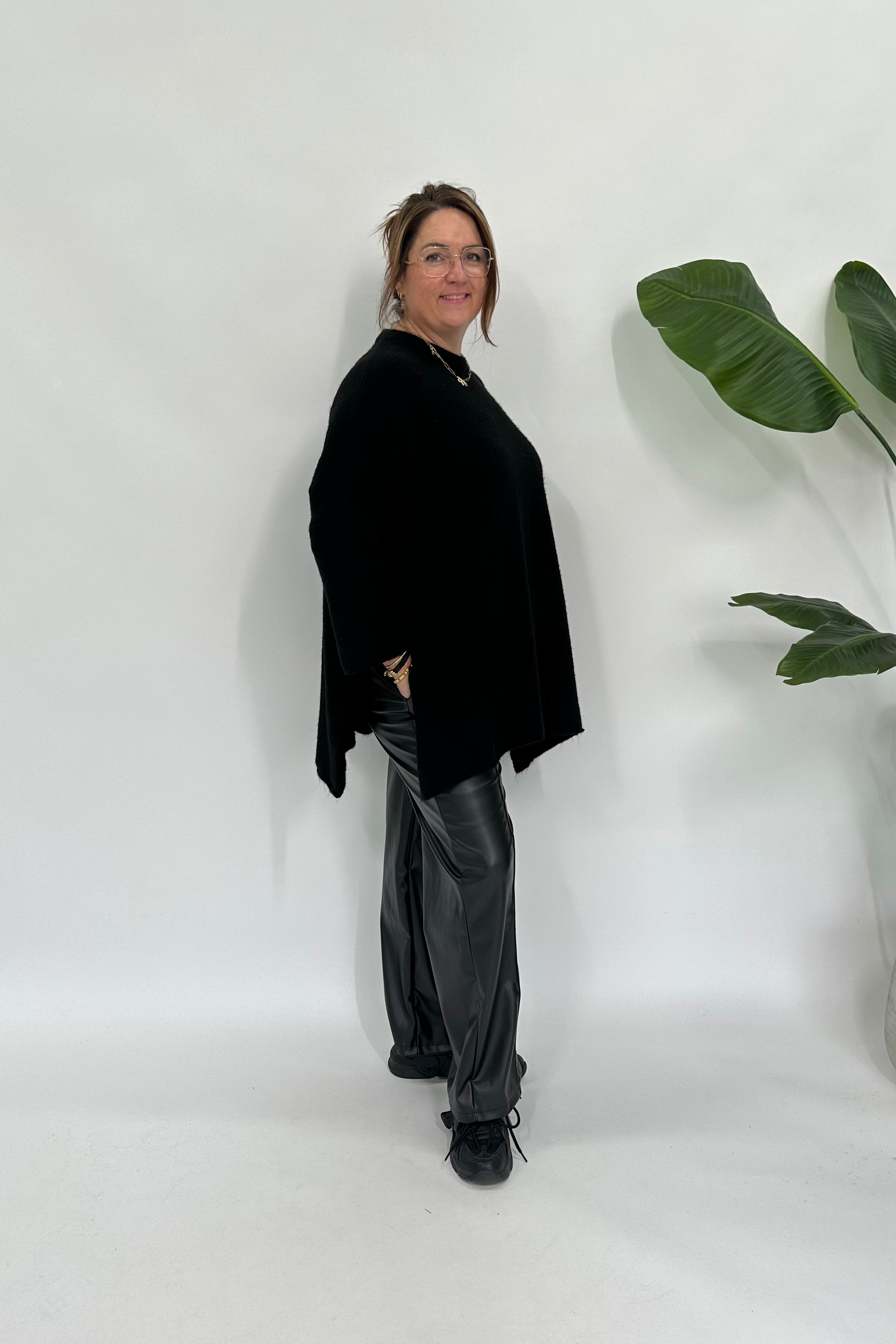 OVERSIZED ZACHTE TRUI ZWART