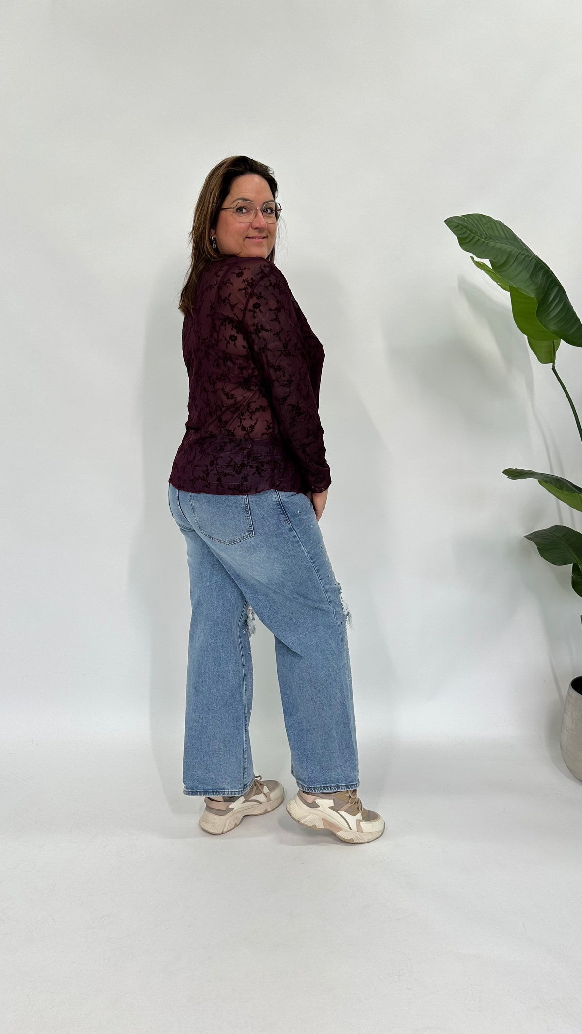 MESH TOP FLOWERS V-HALS BURGUNDY