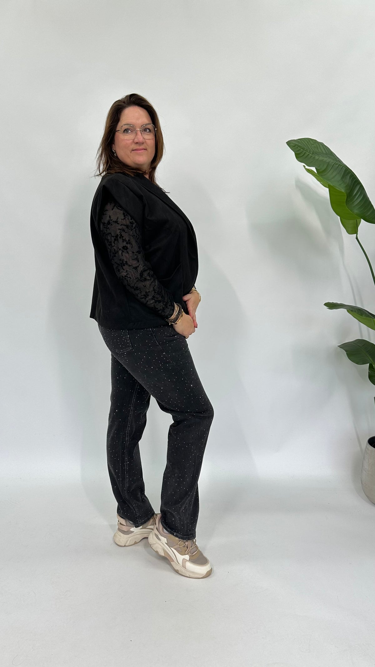MESH TOP FLOWERS V-HALS ZWART