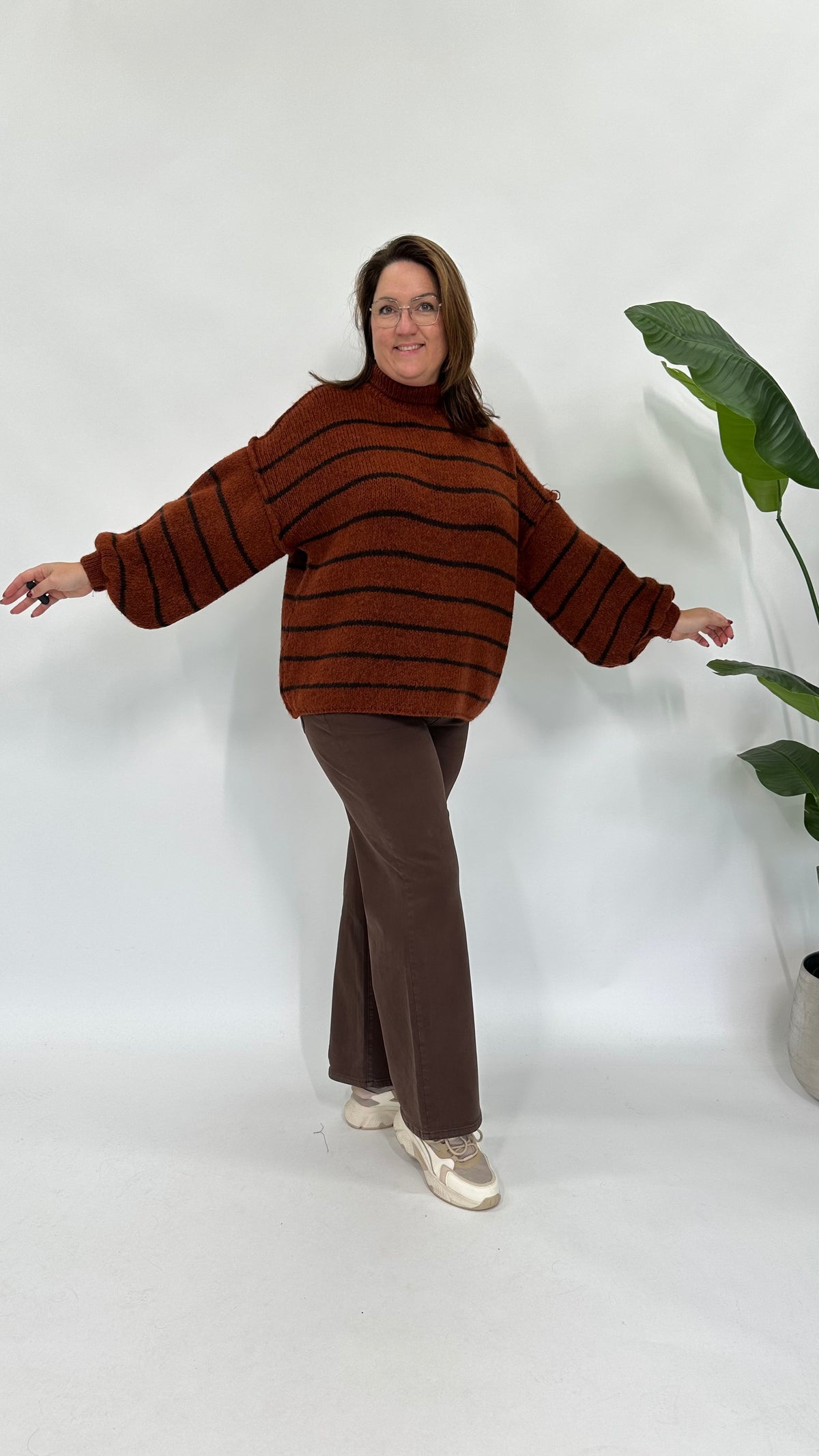STREEP KNIT MET BALLONMOUW BRIQUE