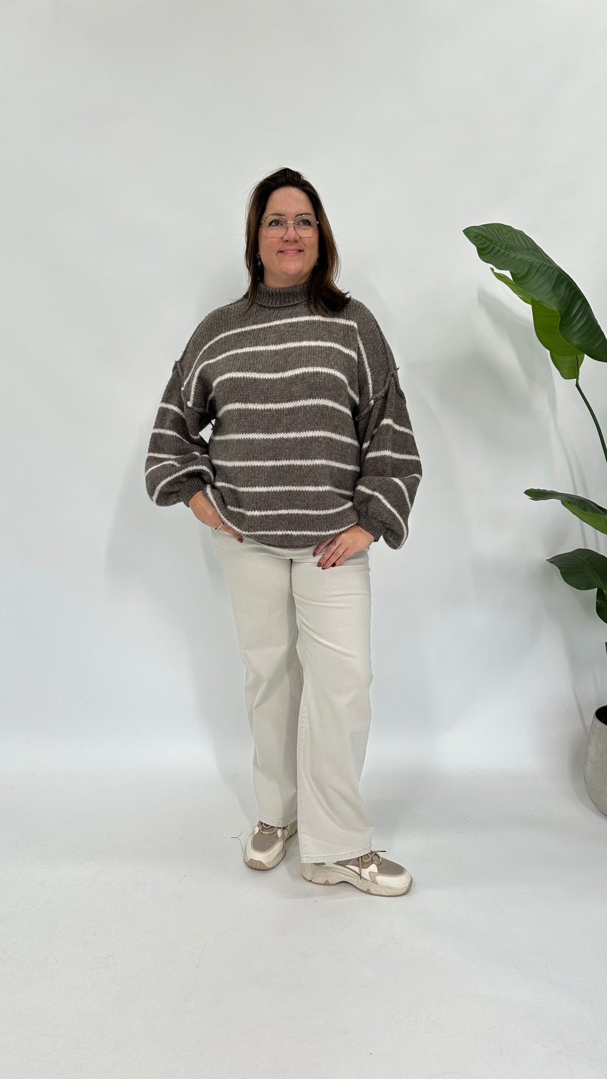 STREEP KNIT MET BALLONMOUW TAUPE