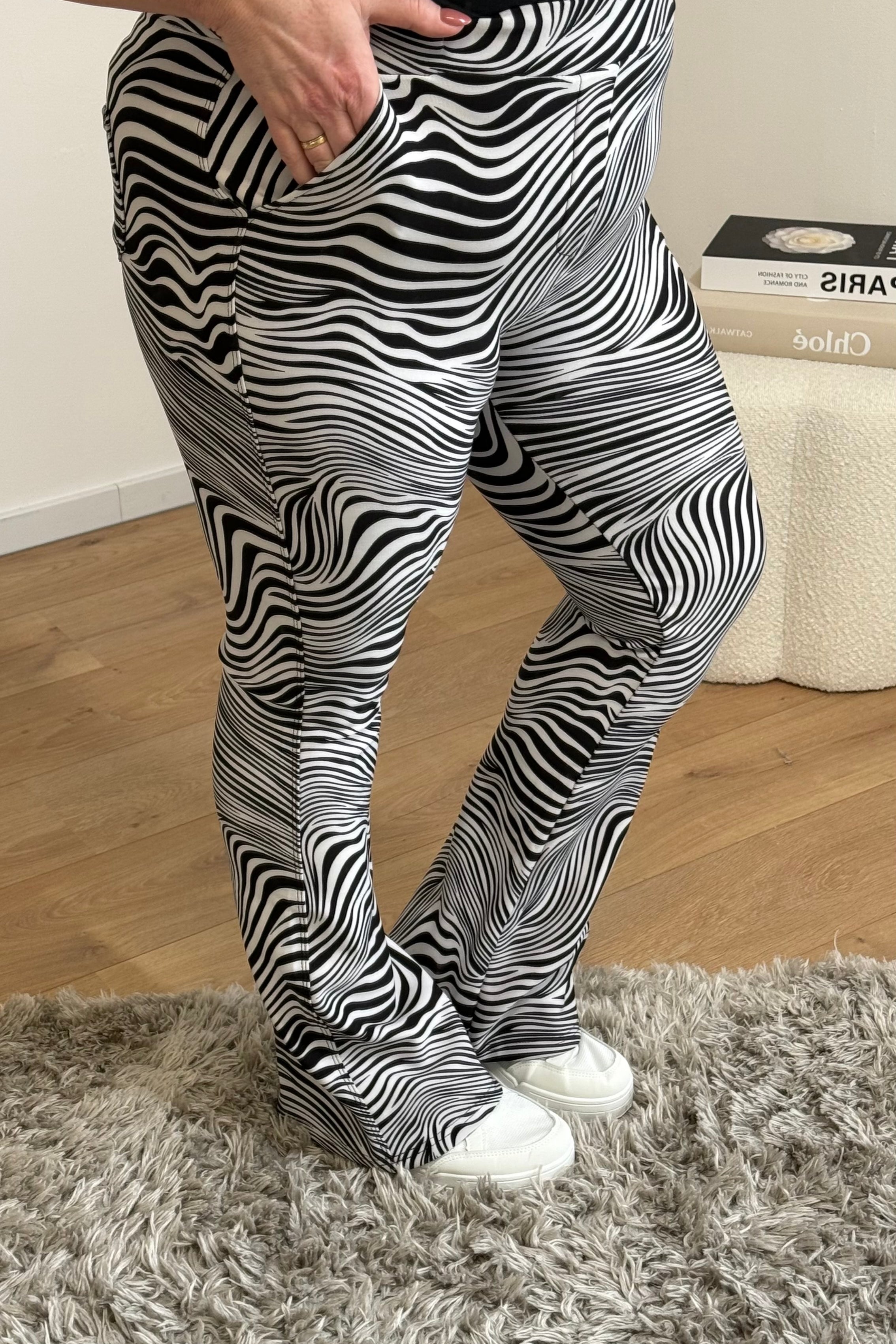 FLAIR REISEHOSE (36 bis 52) - ZWART