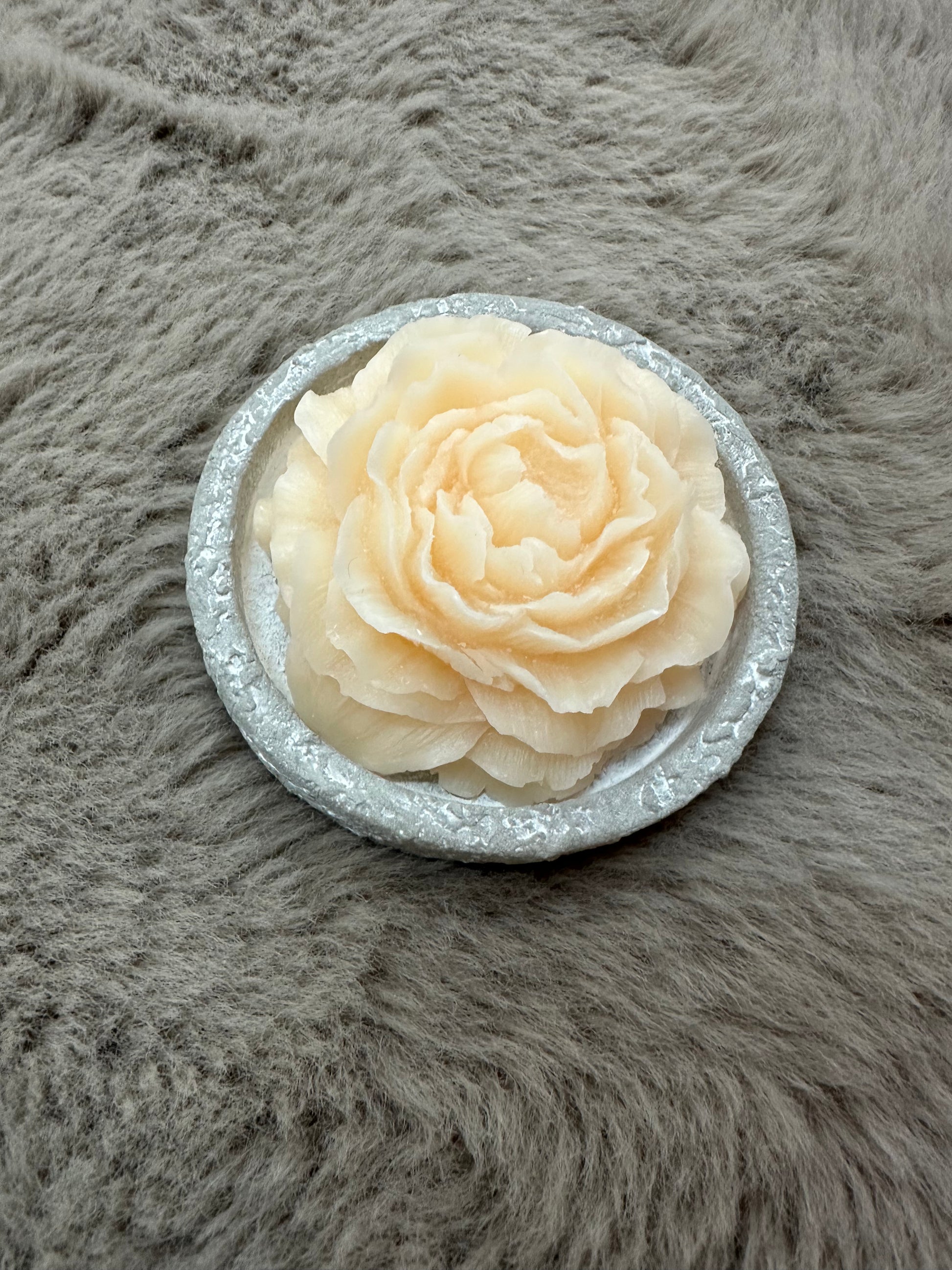 AMBERBLOKJE ROOS MET BETON SCHAALTJE