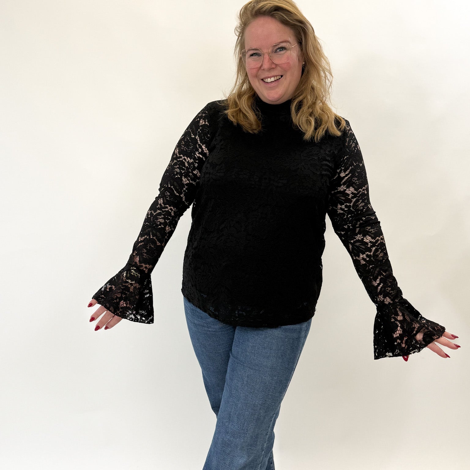 LACE TOP MET FLARED MOUW - 1892