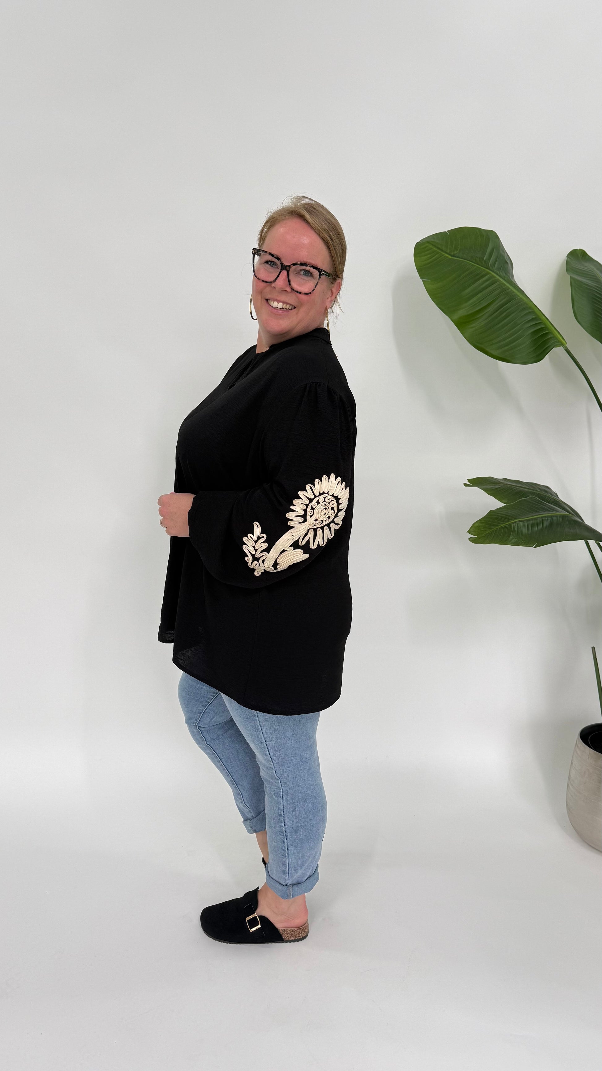 KATOENEN TOP MET GEBORDUURDE MOUW - 2176