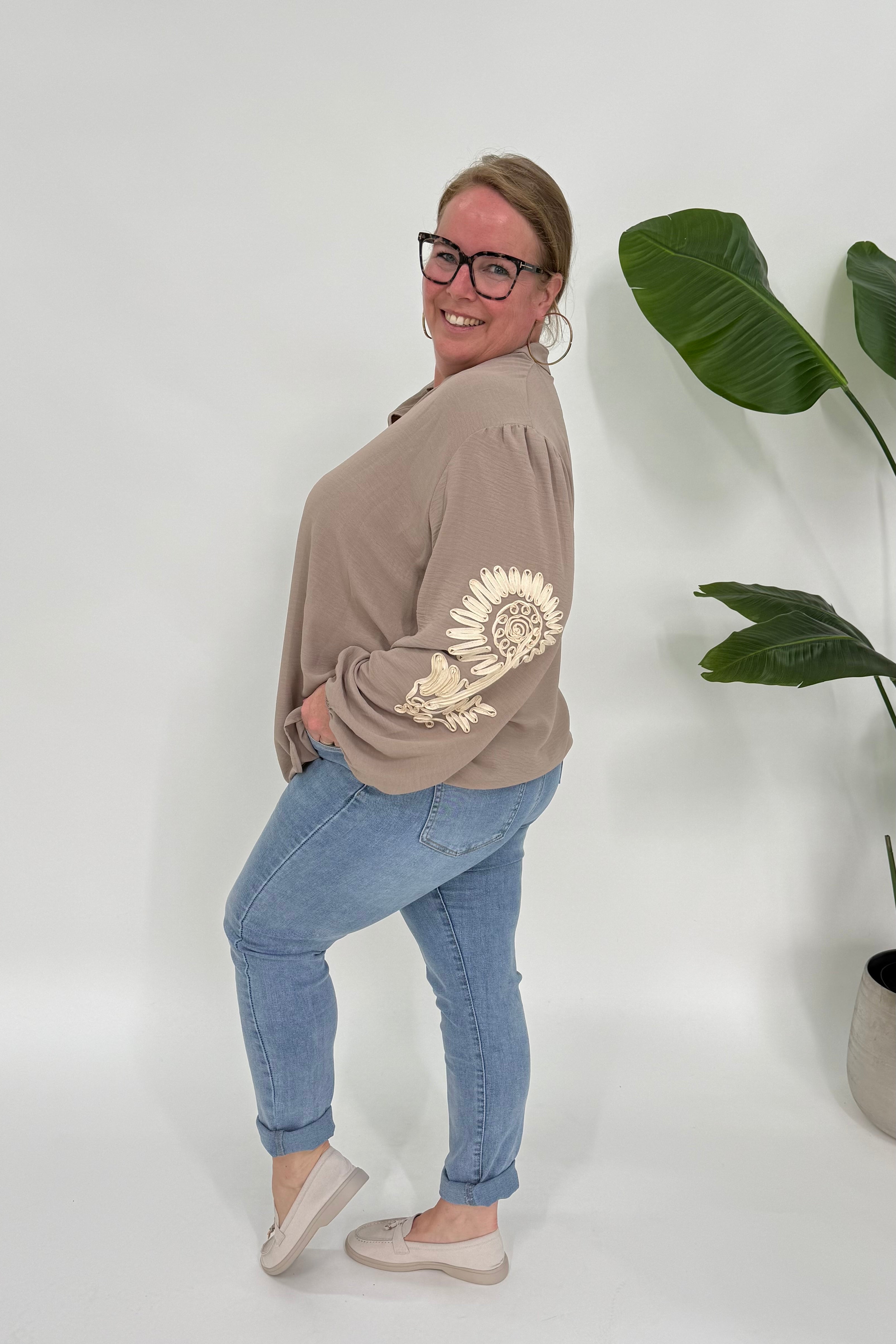 KATOENEN TOP MET GEBORDUURDE MOUW - 2176