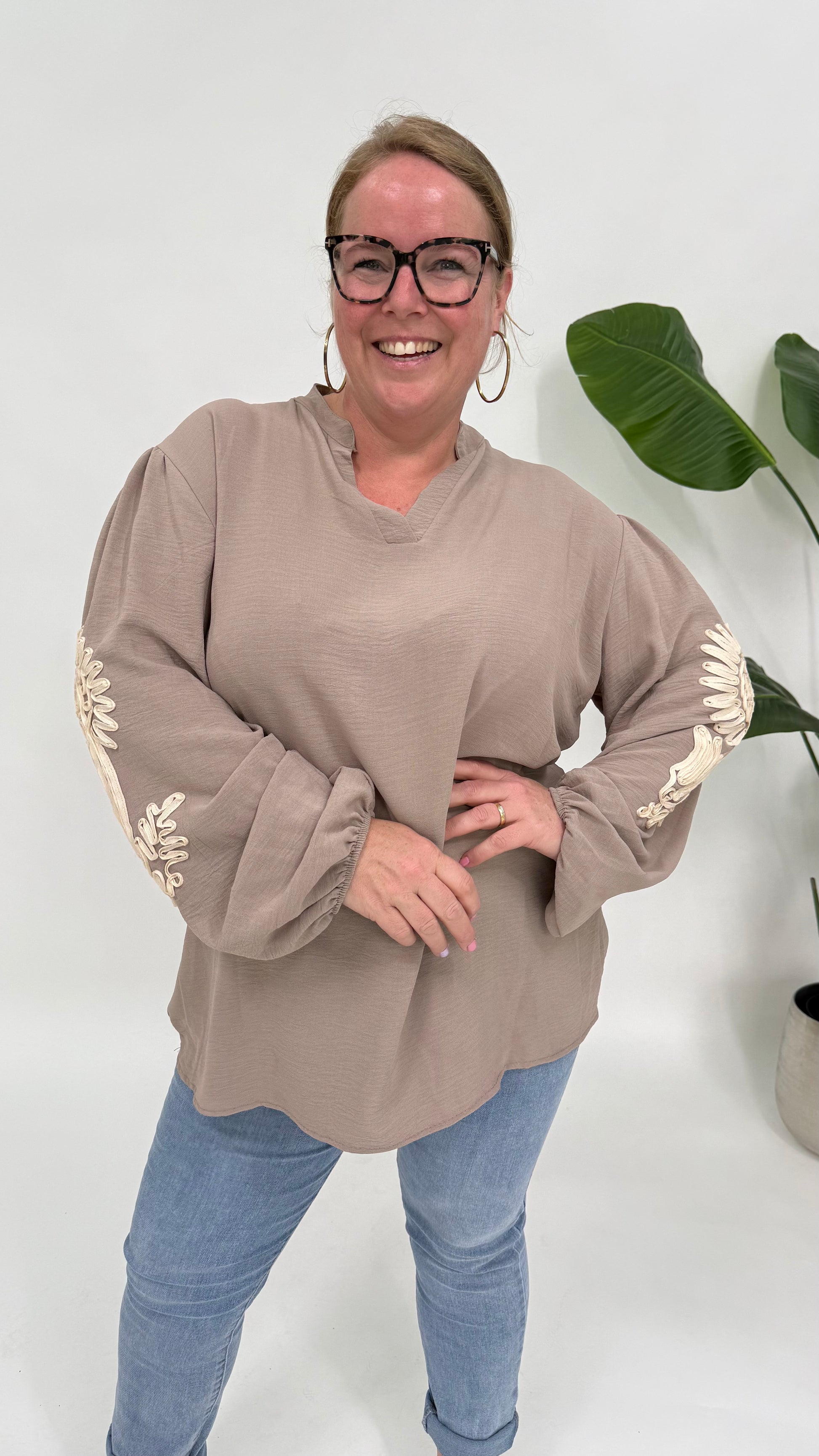KATOENEN TOP MET GEBORDUURDE MOUW - 2176