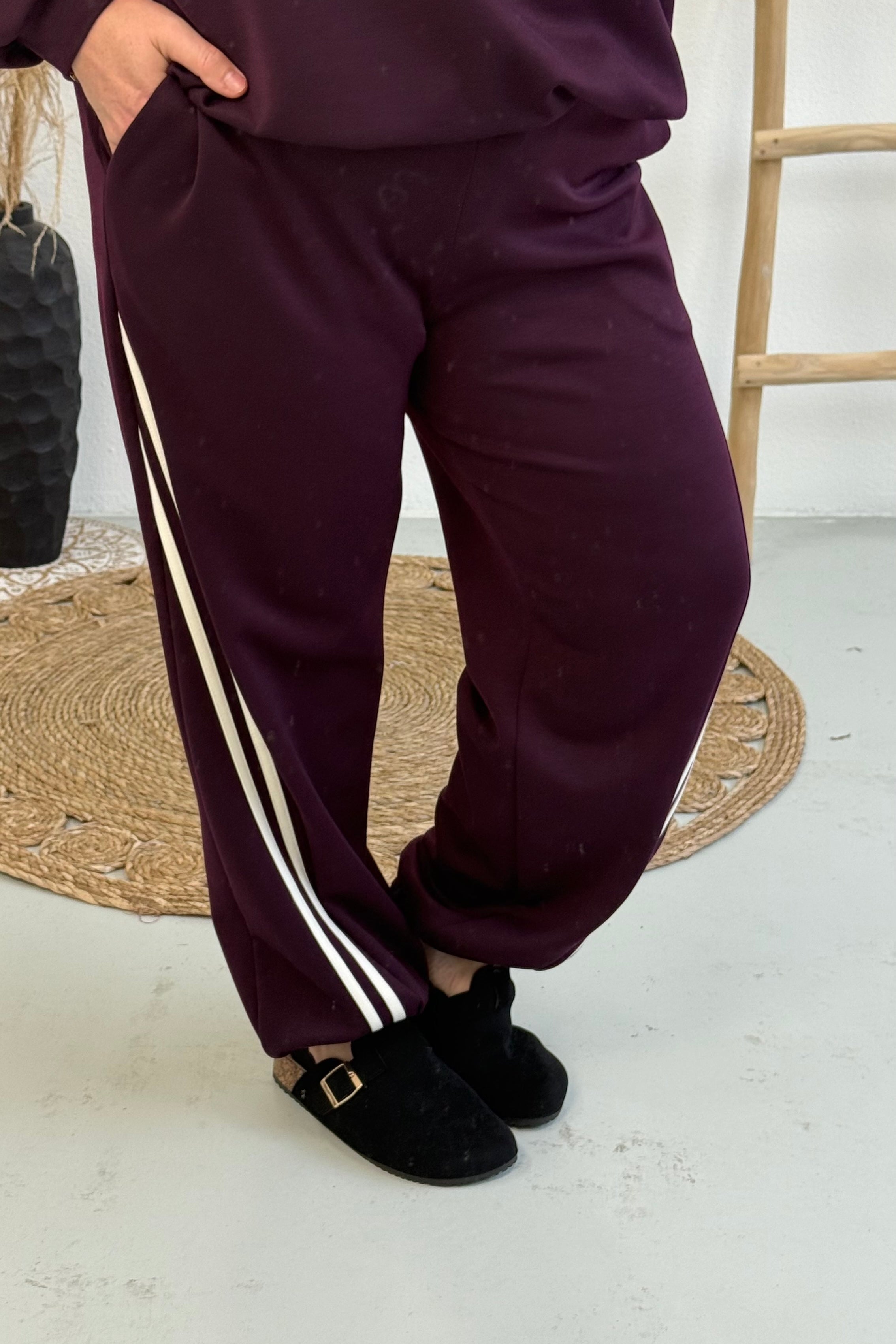 SPORTI JOGGER MET DUBBELE STREEP AUBERGINE