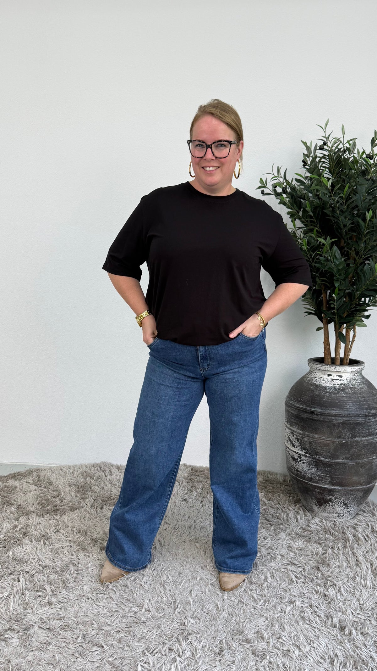 BASIC T-SHIRT LINNIES THE LABEL ZWART