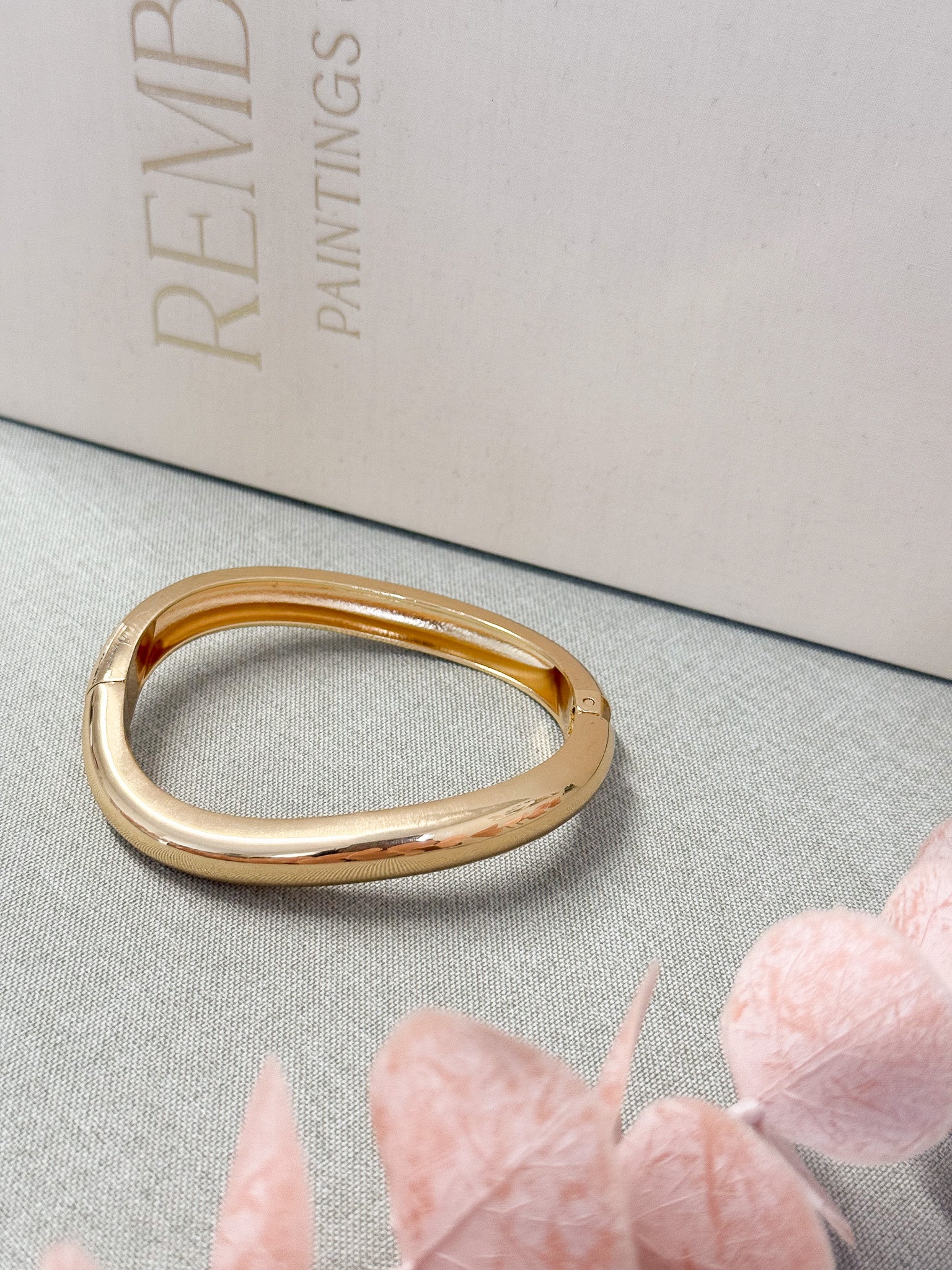 SHINE BANGLE