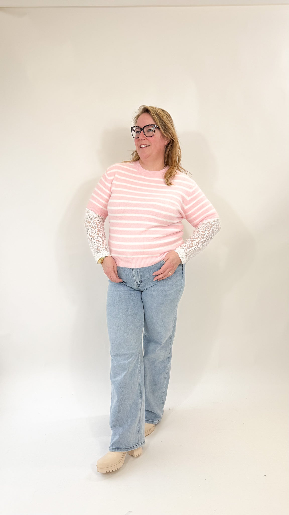 SWEATER TOP MET LACE MOUW - 1930