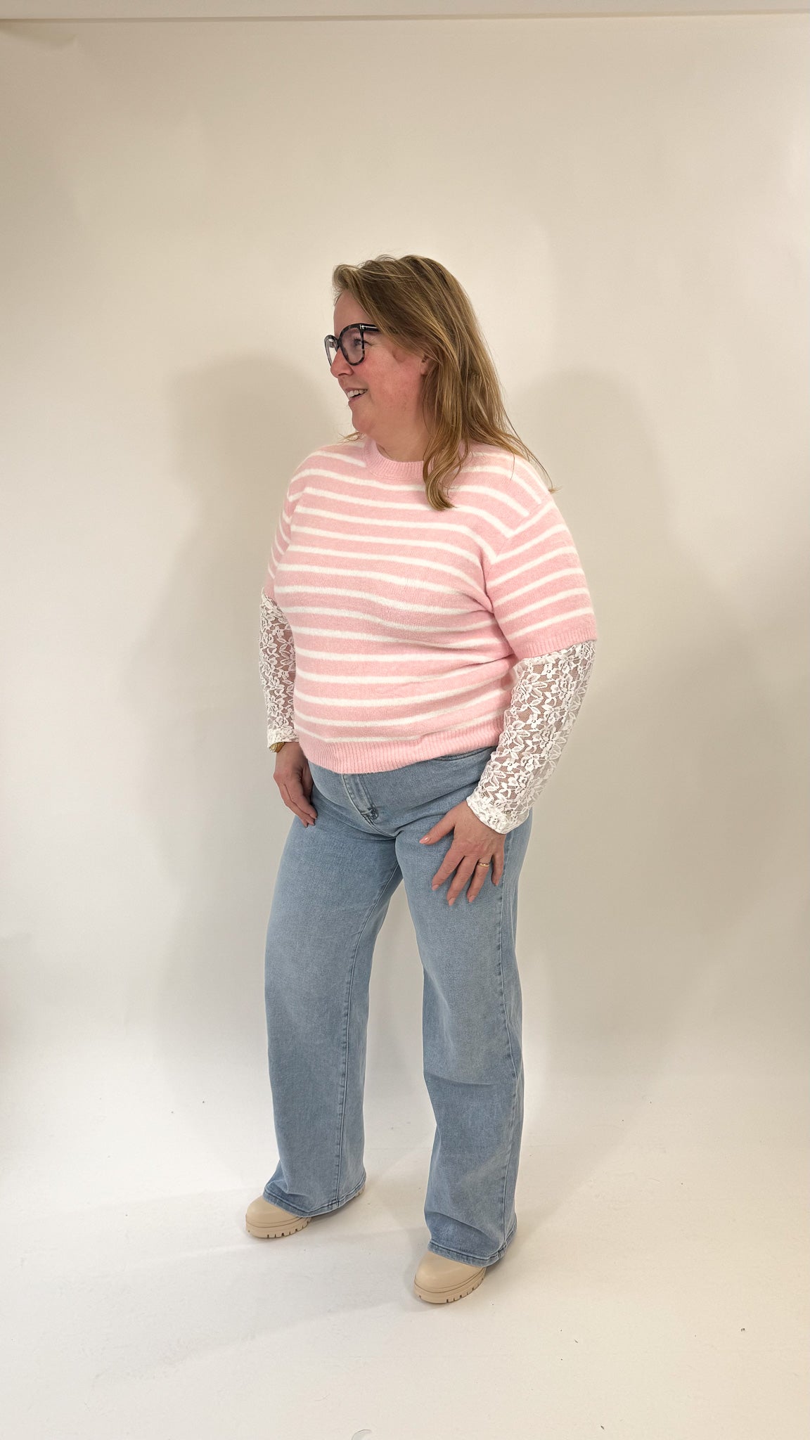 SWEATER TOP MET LACE MOUW - 1930