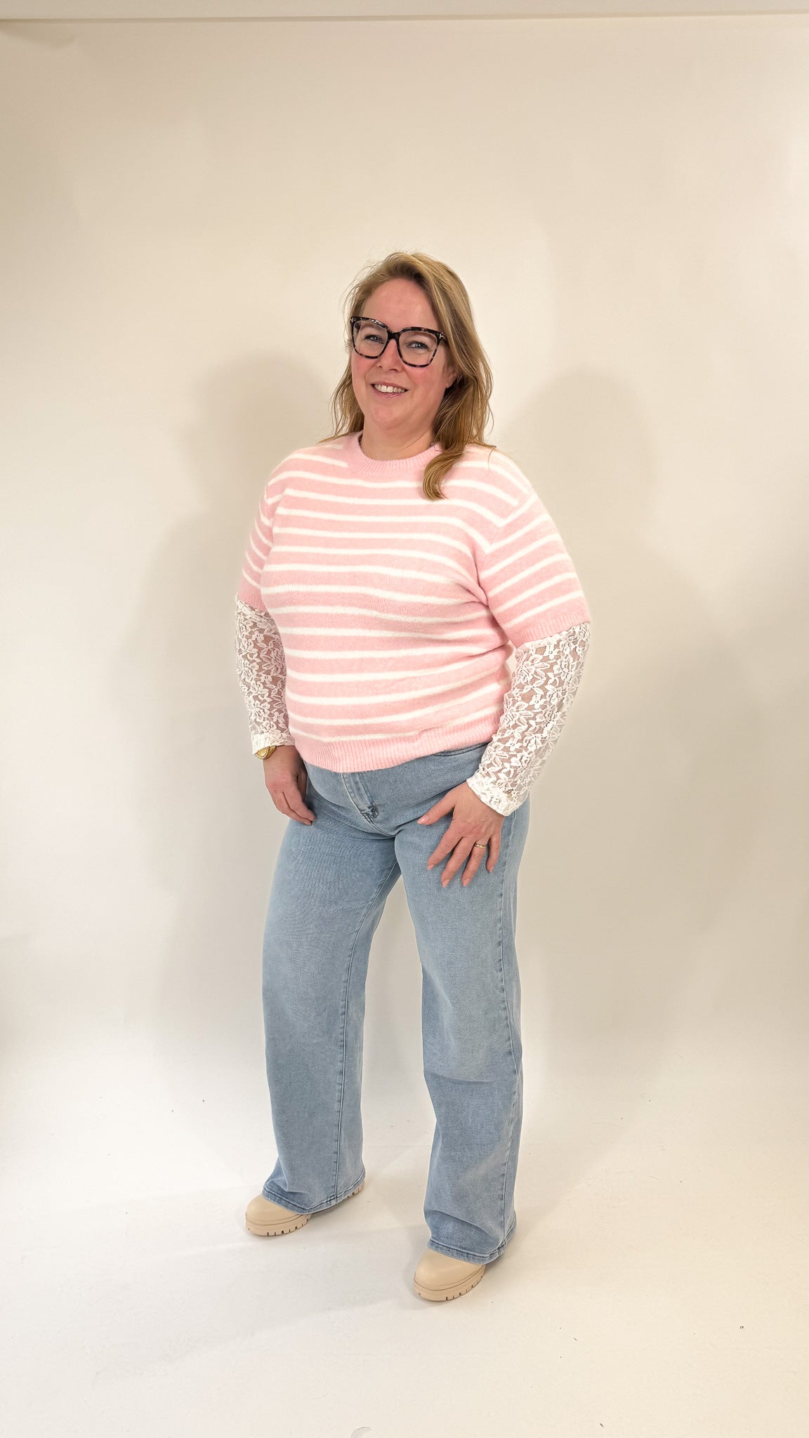 SWEATER TOP MET LACE MOUW - 1930