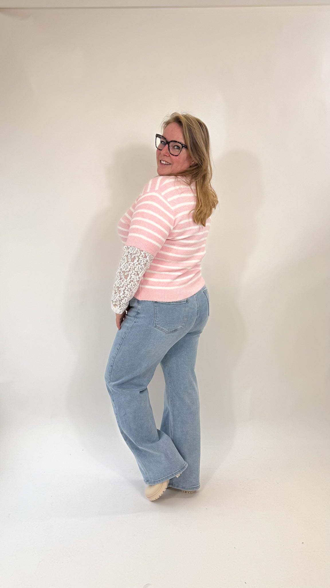 SWEATER TOP MET LACE MOUW - 1930
