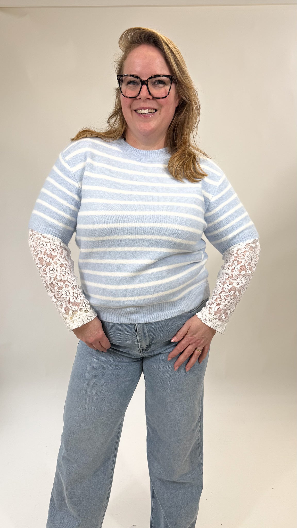 SWEATER TOP MET LACE MOUW - 1930