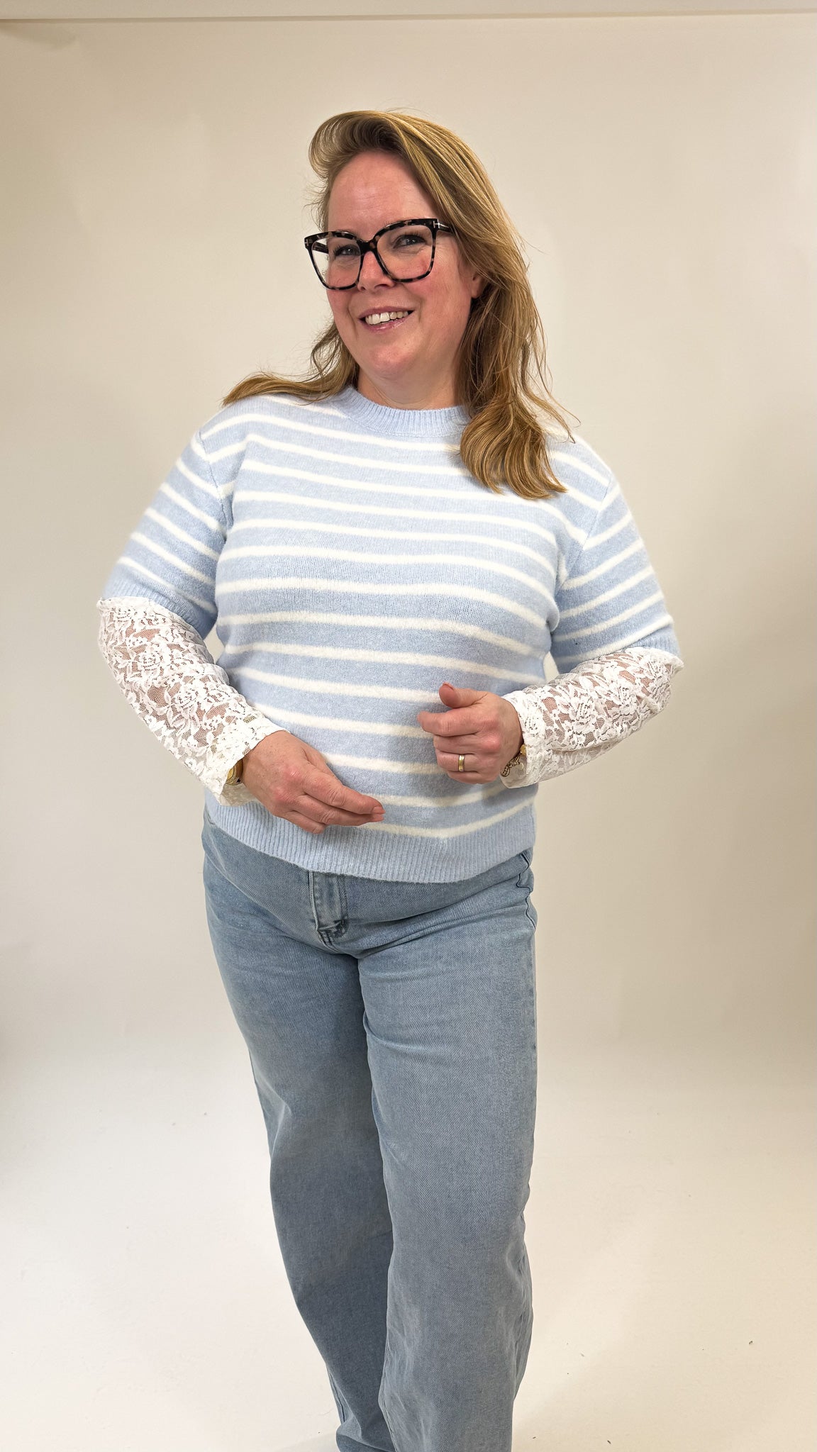 SWEATER TOP MET LACE MOUW - 1930
