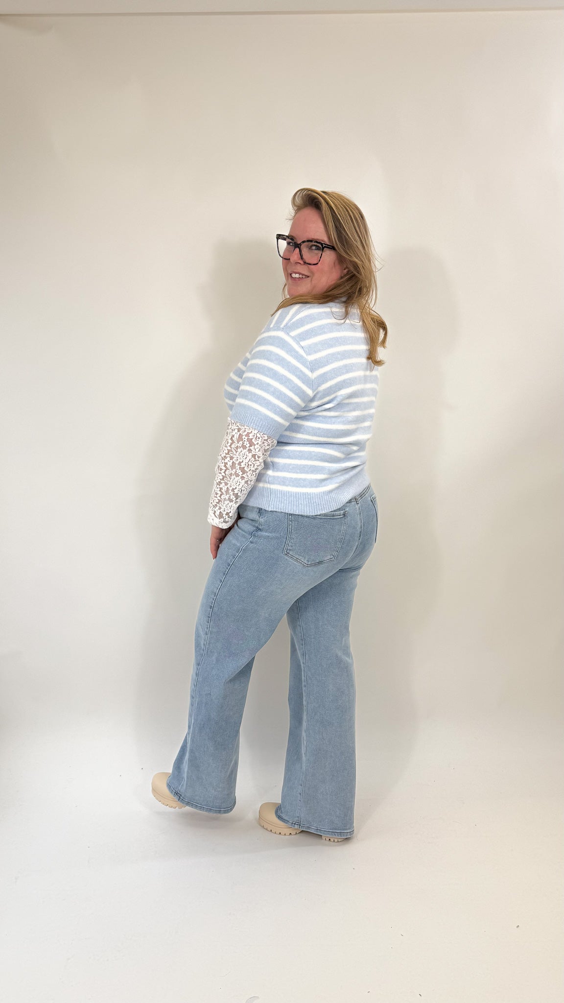 SWEATER TOP MET LACE MOUW - 1930