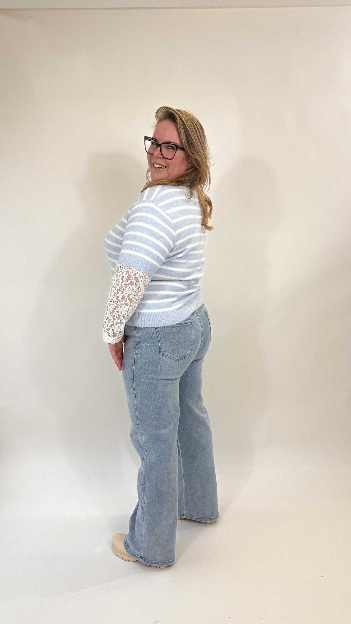 SWEATER TOP MET LACE MOUW - 1930
