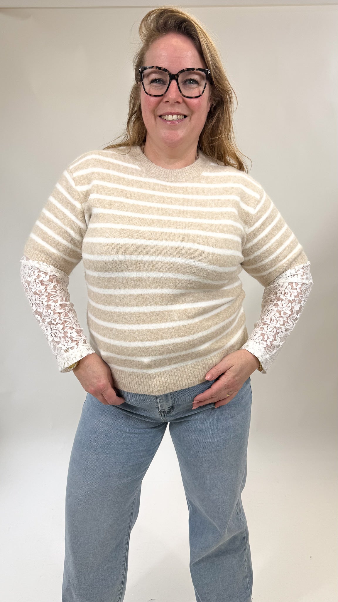 SWEATER TOP MET LACE MOUW - 1930