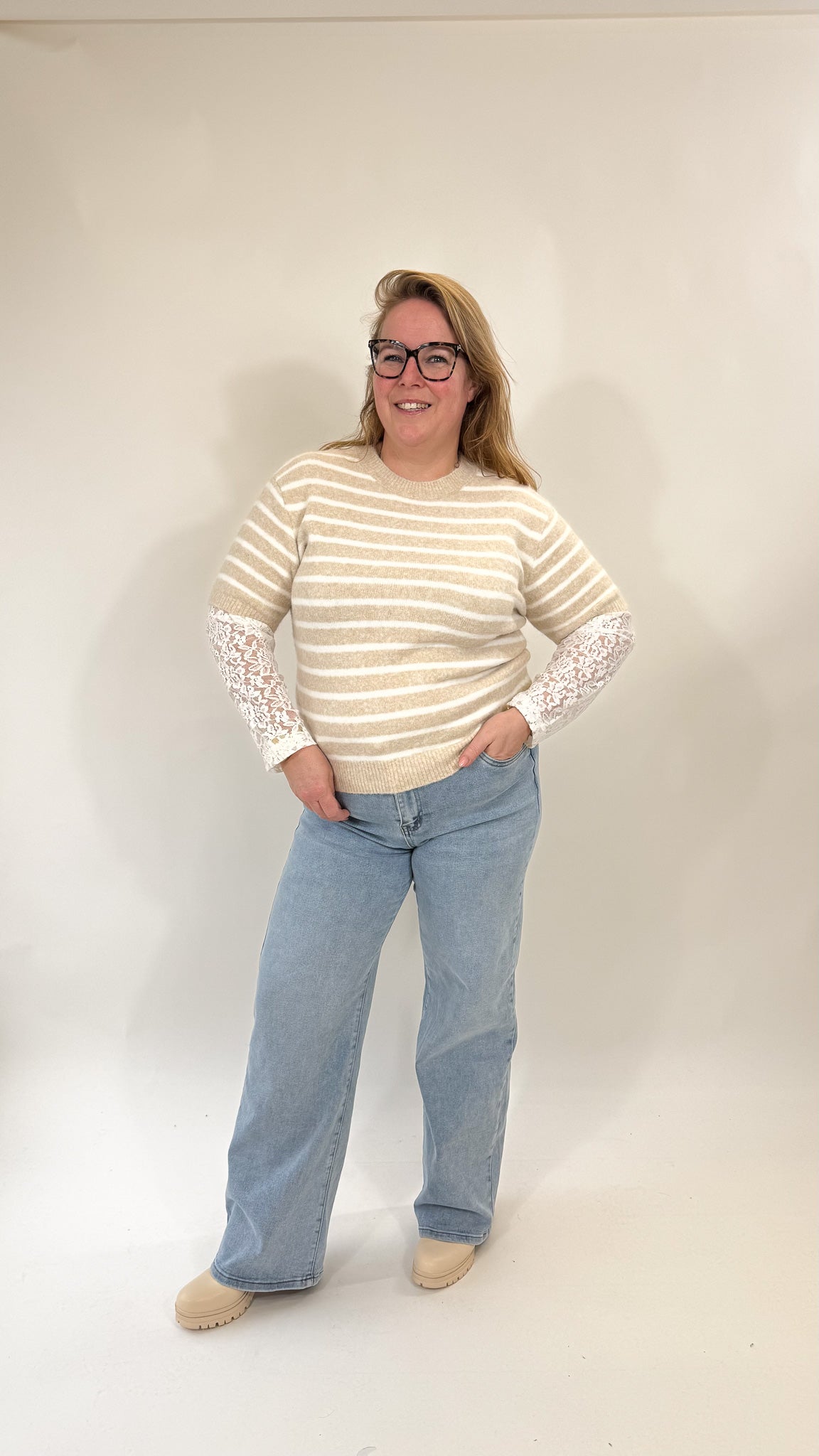 SWEATER TOP MET LACE MOUW - 1930