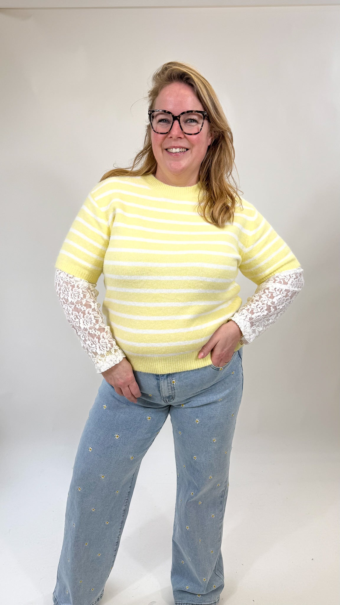 SWEATER TOP MET LACE MOUW - 1930