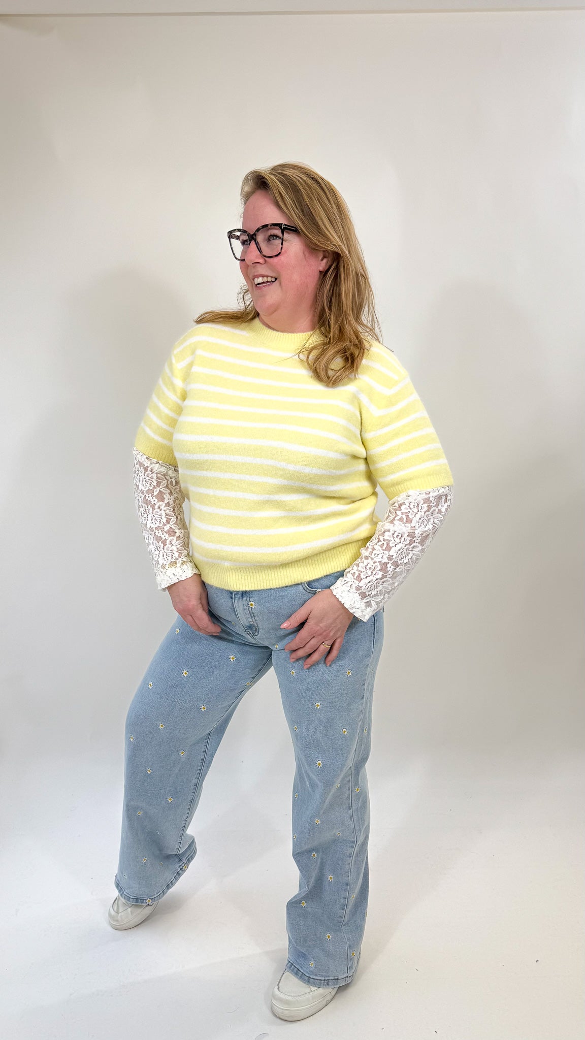 SWEATER TOP MET LACE MOUW - 1930