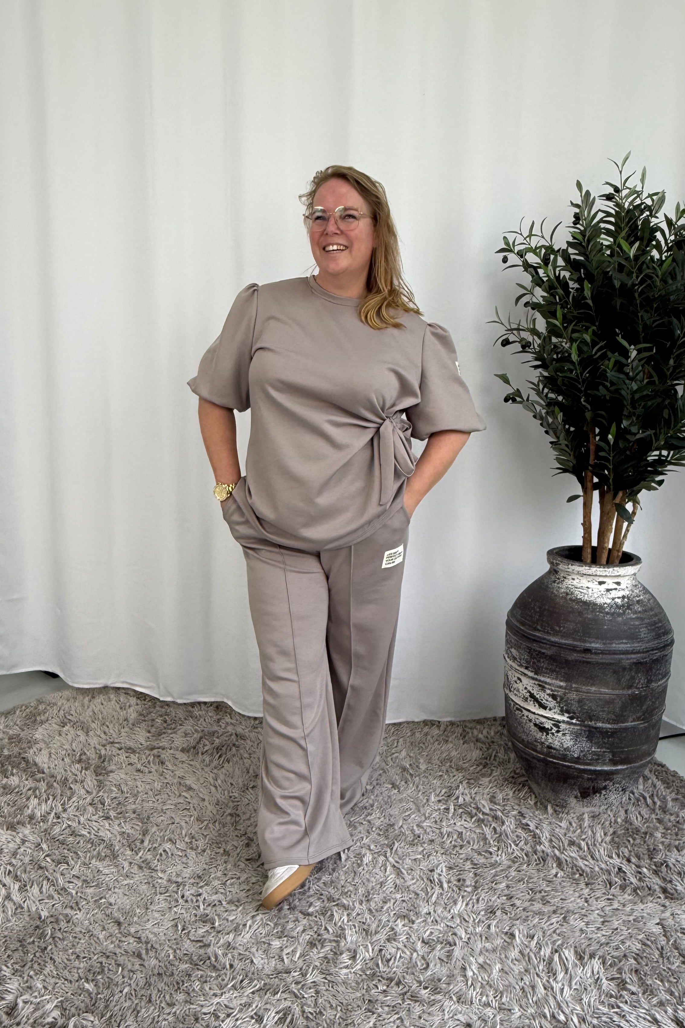 LIFE ISN'T PERFECT SET KORTE MOUW TAUPE