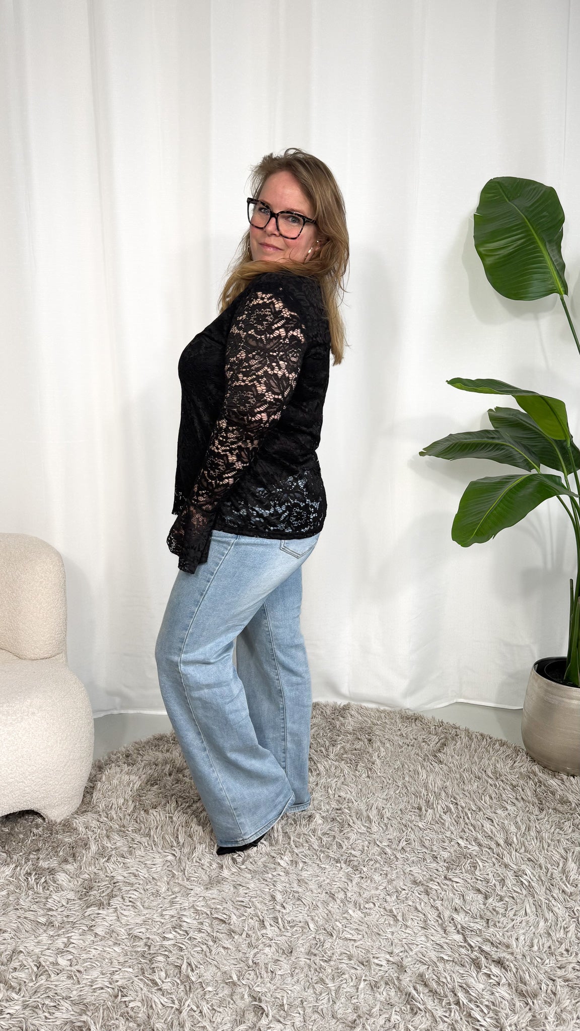 LACE TOP MET FLARED MOUW - 1943