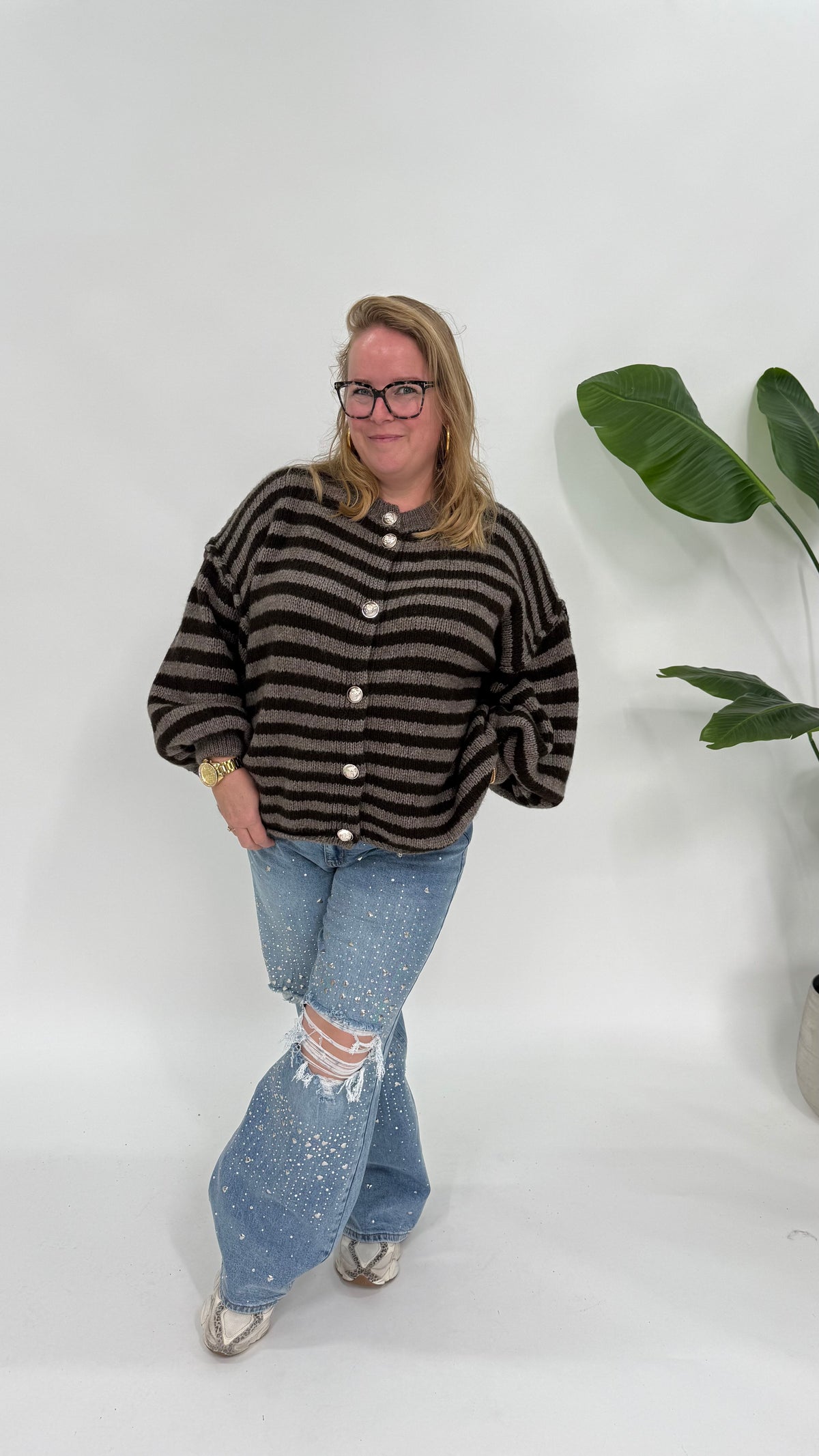STREEP VEST MET SIERKNOPEN TAUPE/ESPRESSO