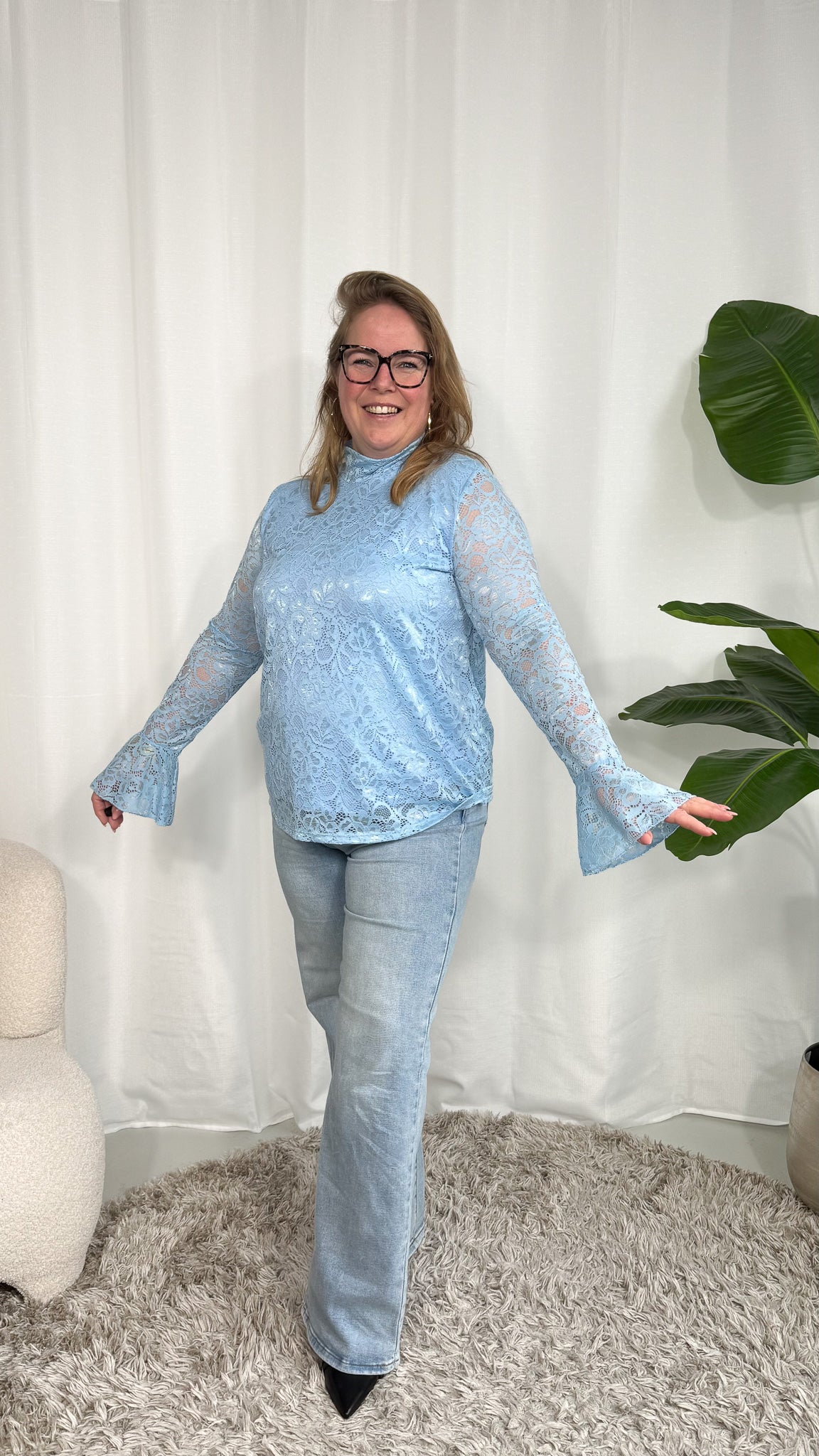 LACE TOP MET FLARED MOUW - 1943