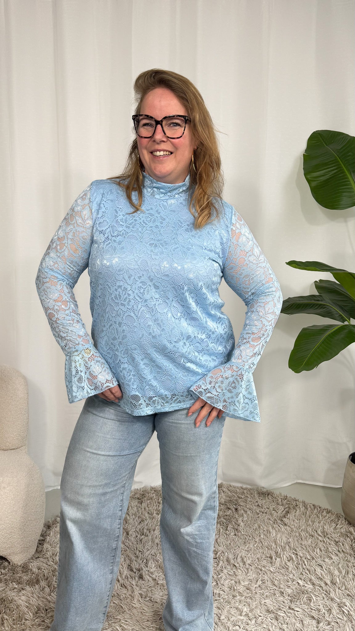LACE TOP MET FLARED MOUW - 1943