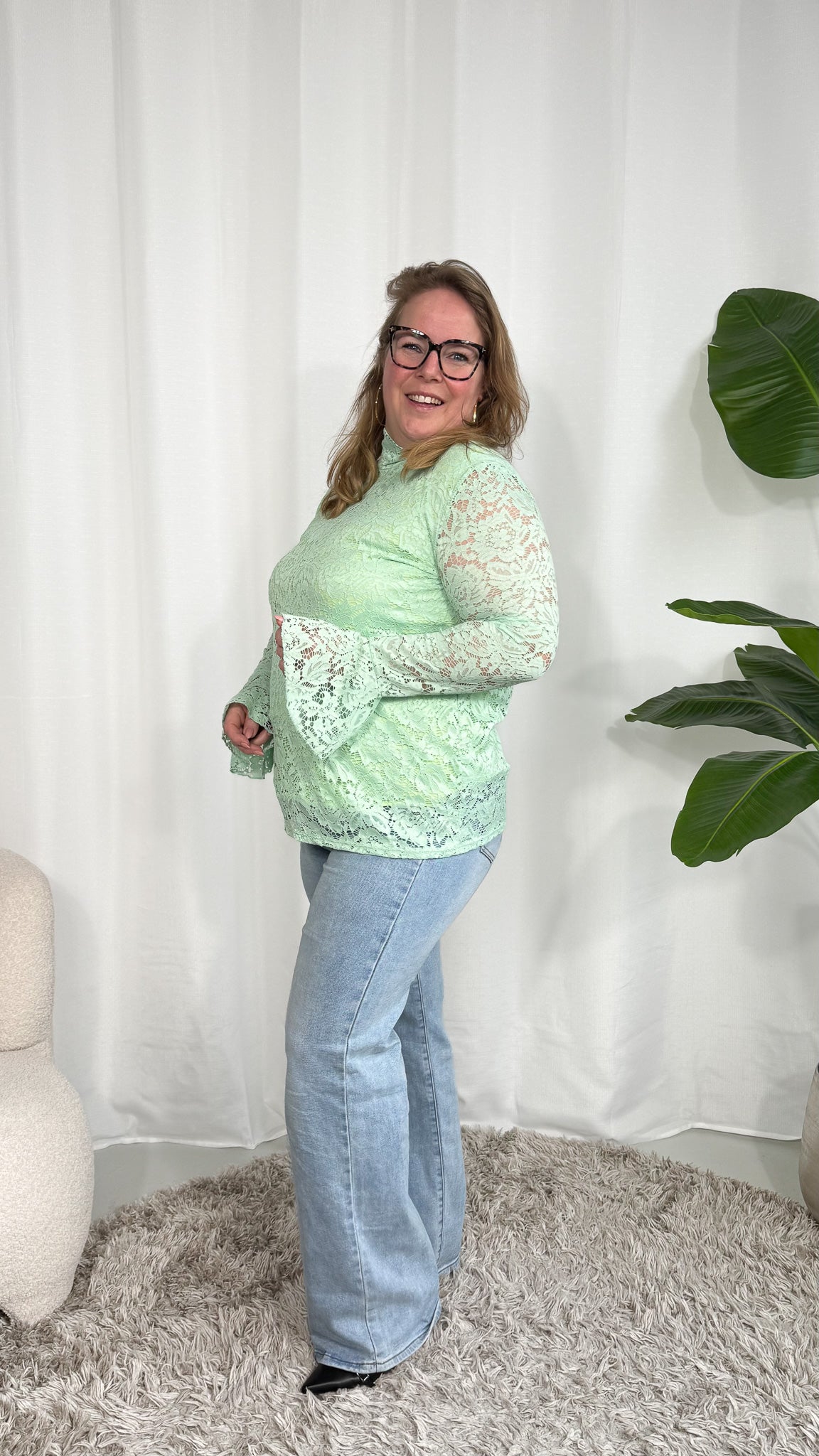 LACE TOP MET FLARED MOUW - 1943