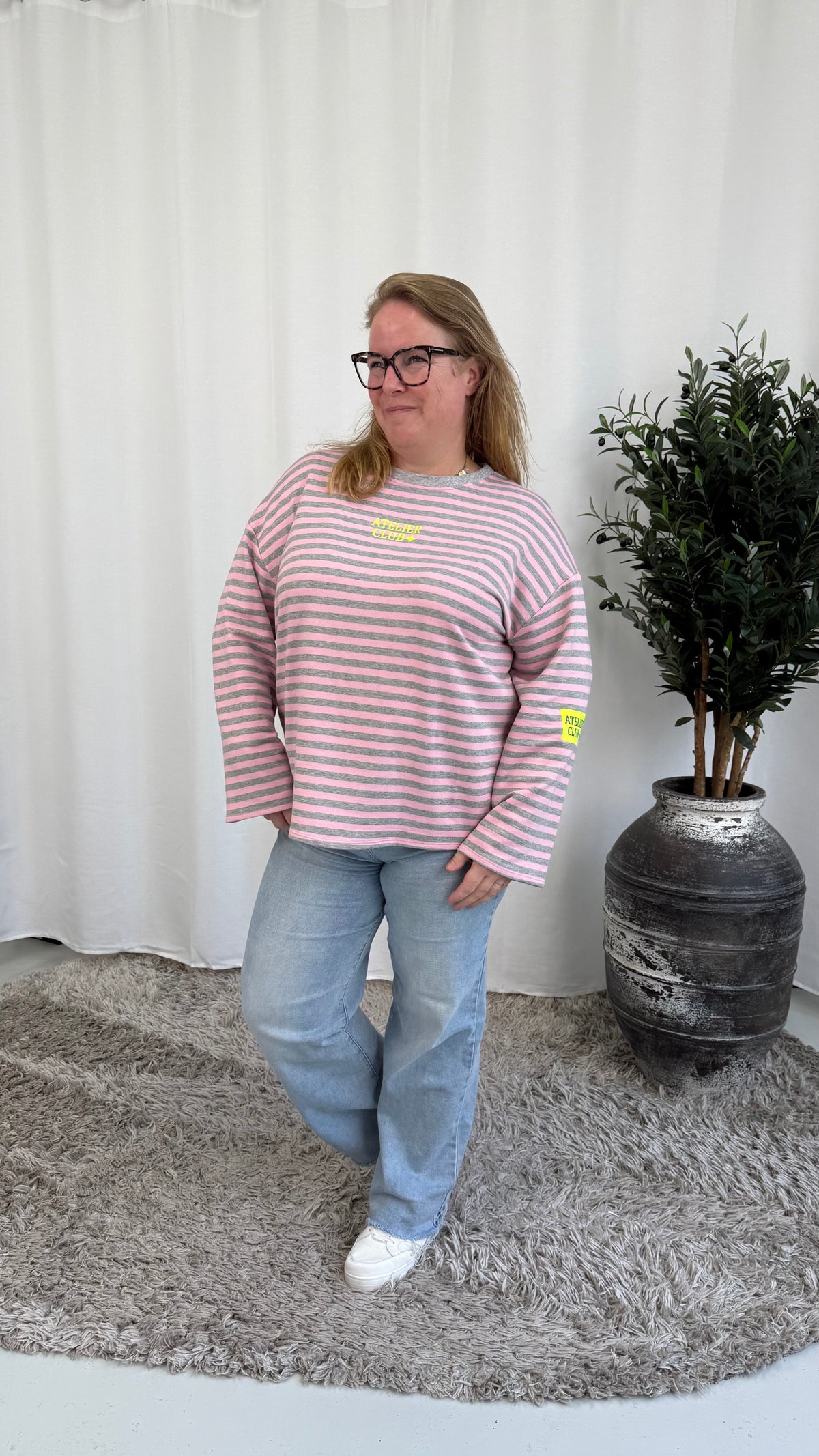 ATELIER CLUB STREEP SWEATER GRIJS/ROZE
