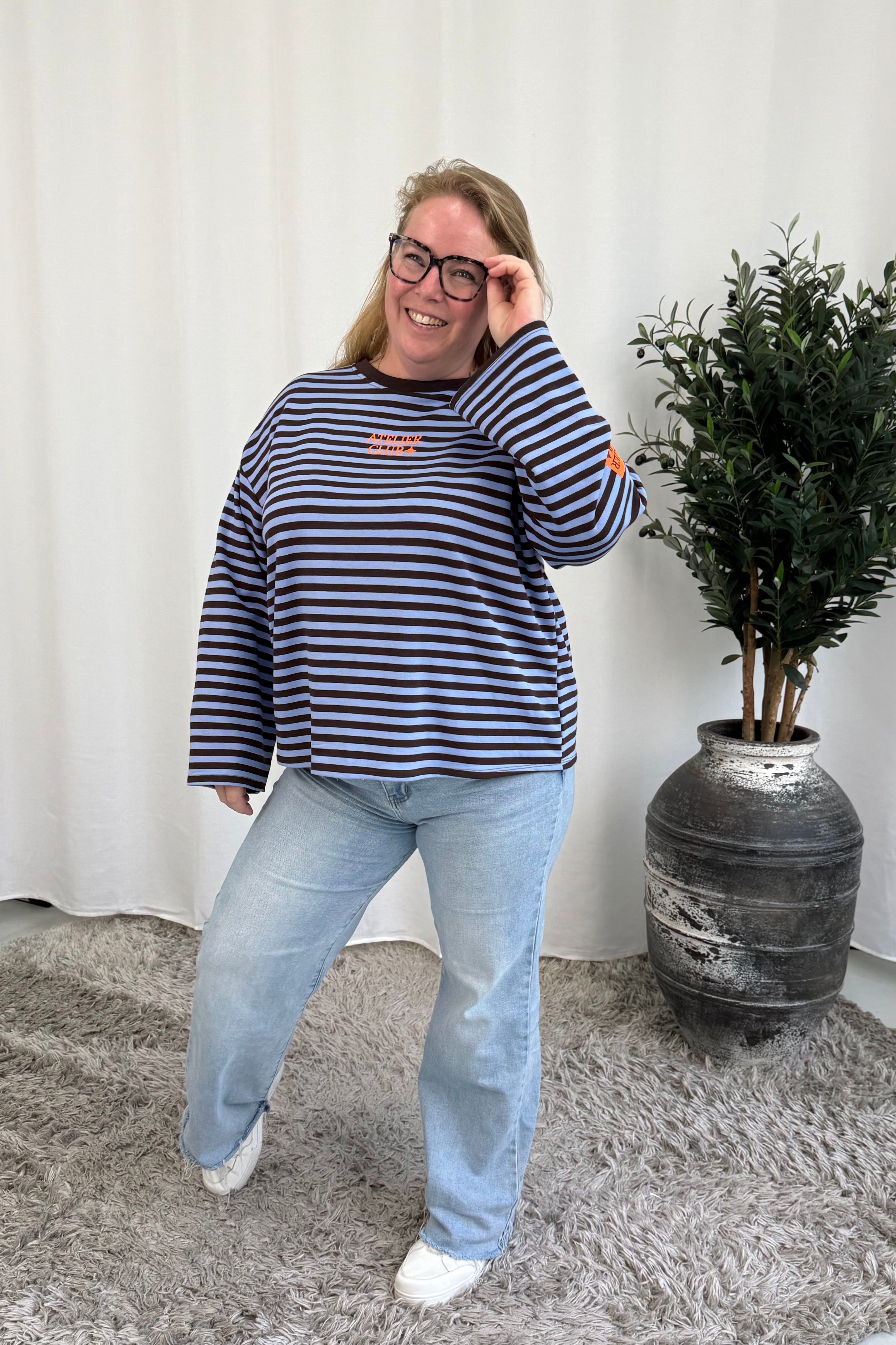 ATELIER CLUB STREEP SWEATER ESPRESSO/BLAUW