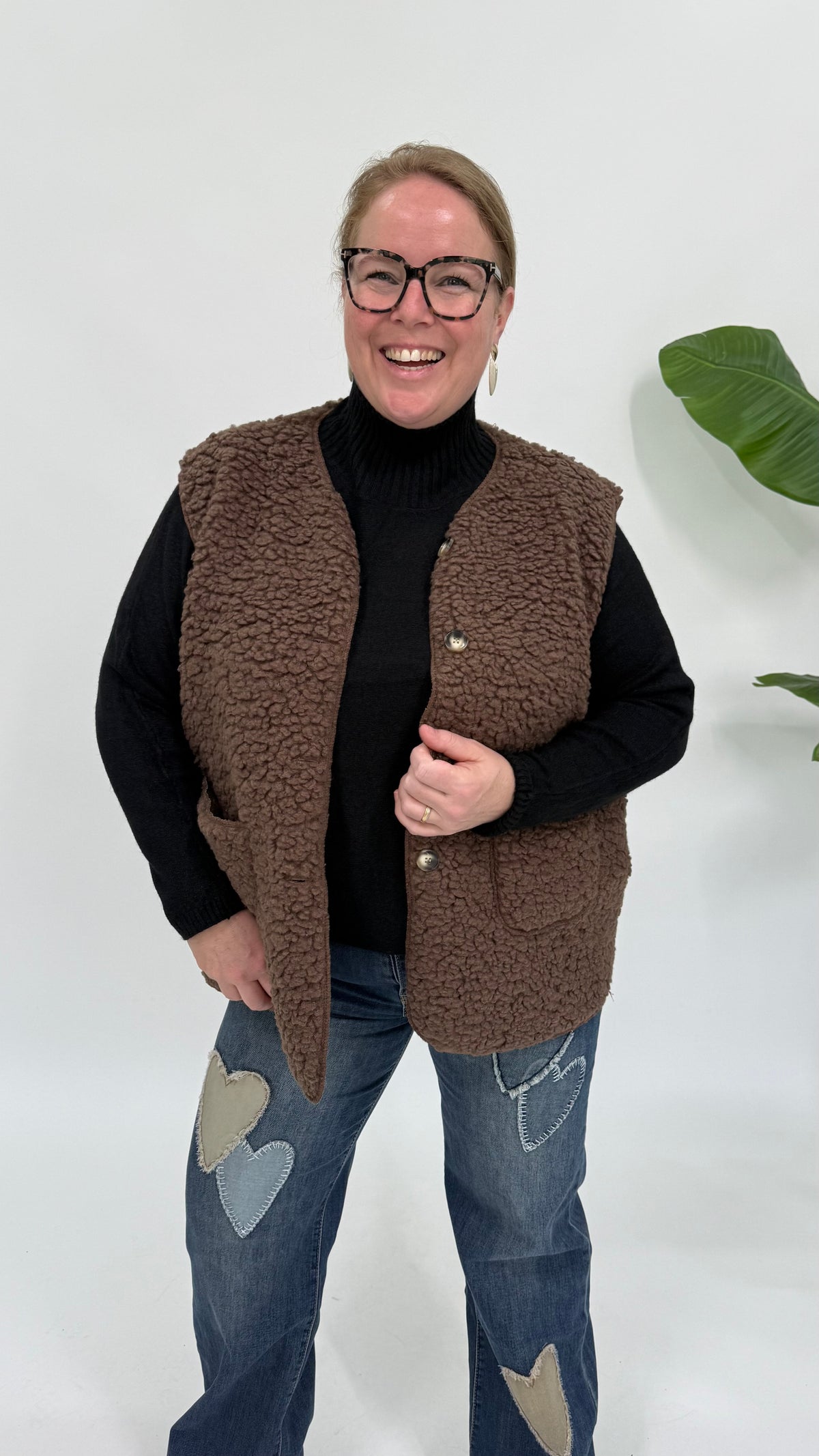 TEDDY GILET MET ZAKKEN BRUIN