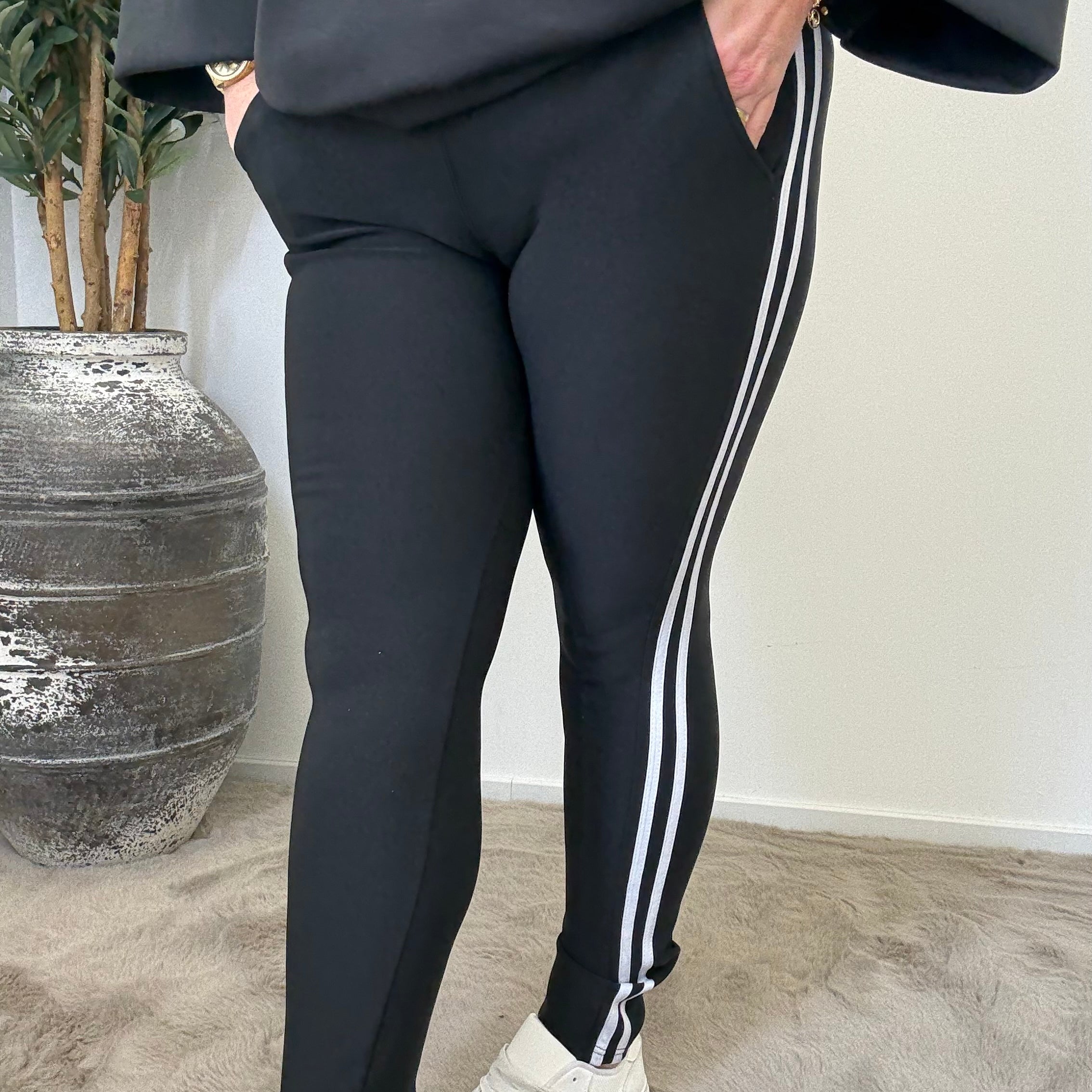 LADY TRAVEL TROUSER SPORTI - ZWART WITTE STREEP