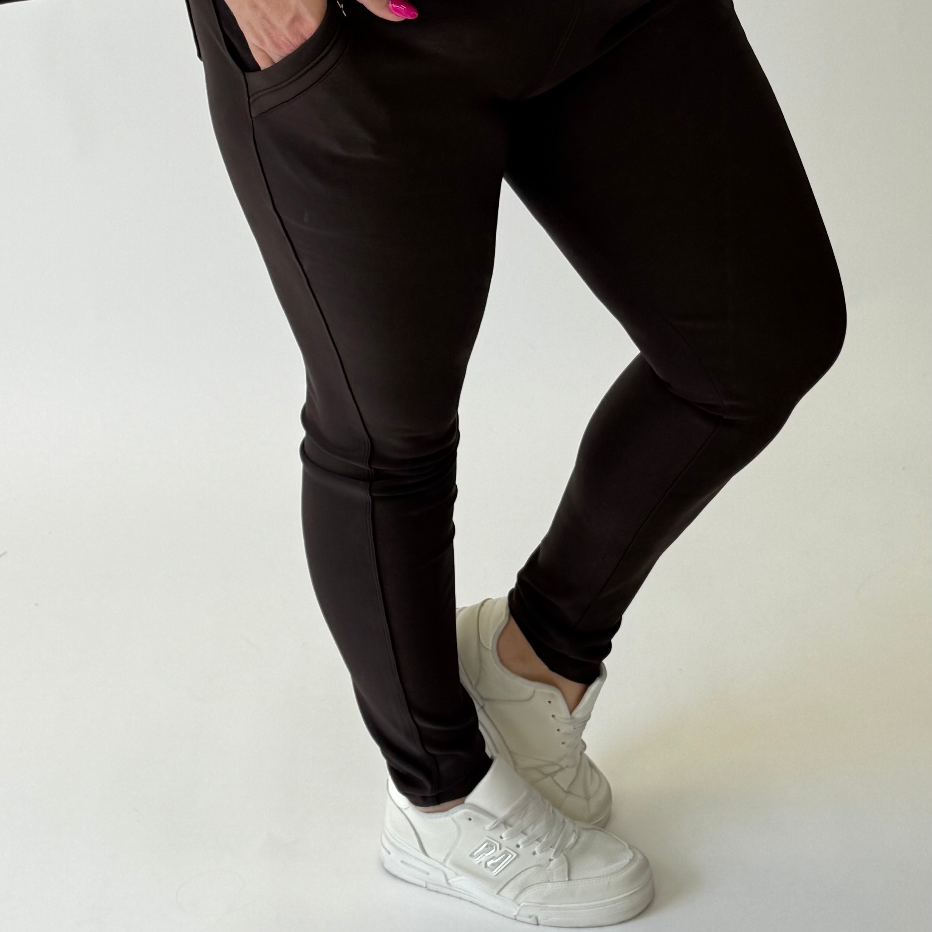 LADY TRAVEL TROUSER - KOFFIE BRUIN