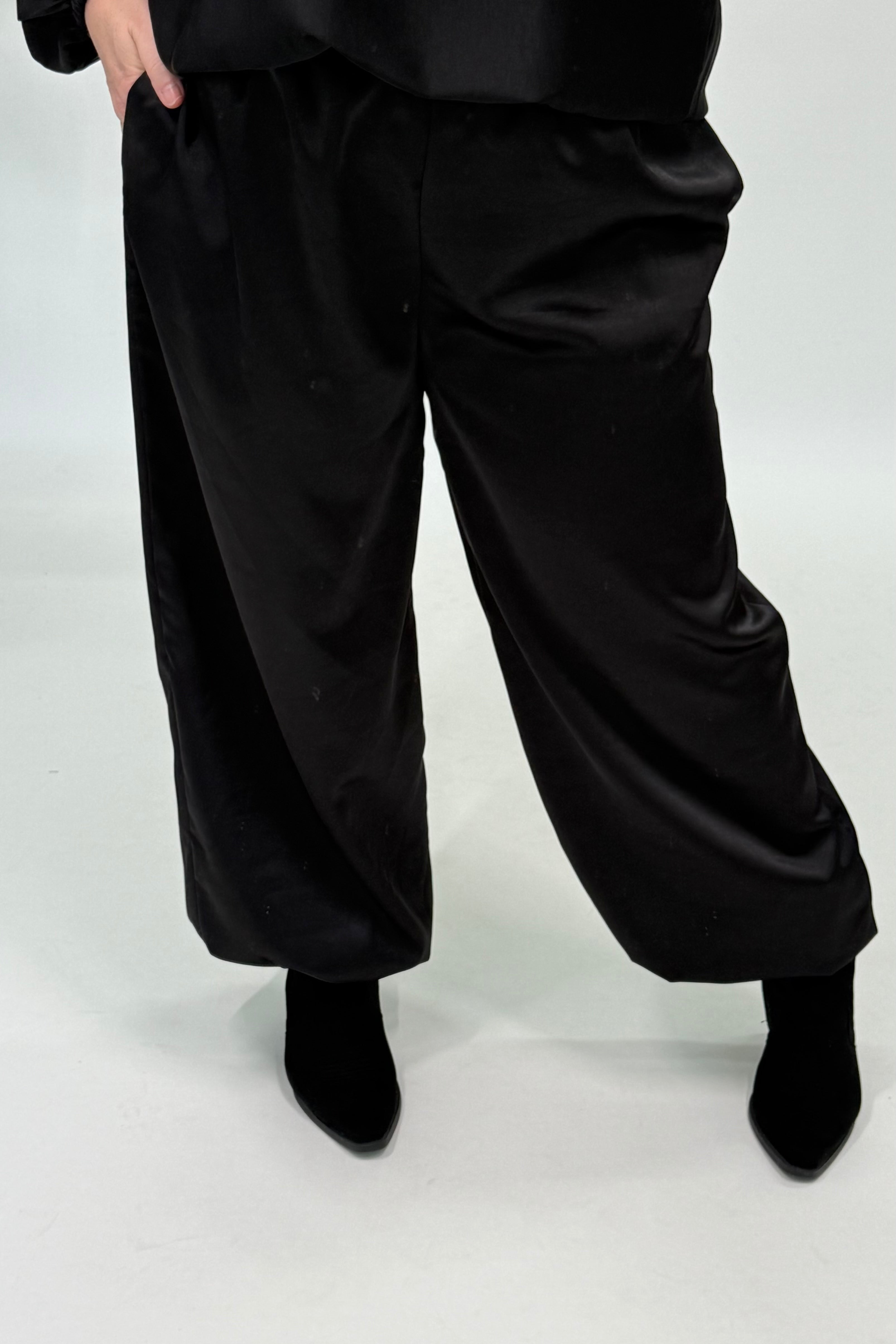 SILK LOOK BROEK ZWART