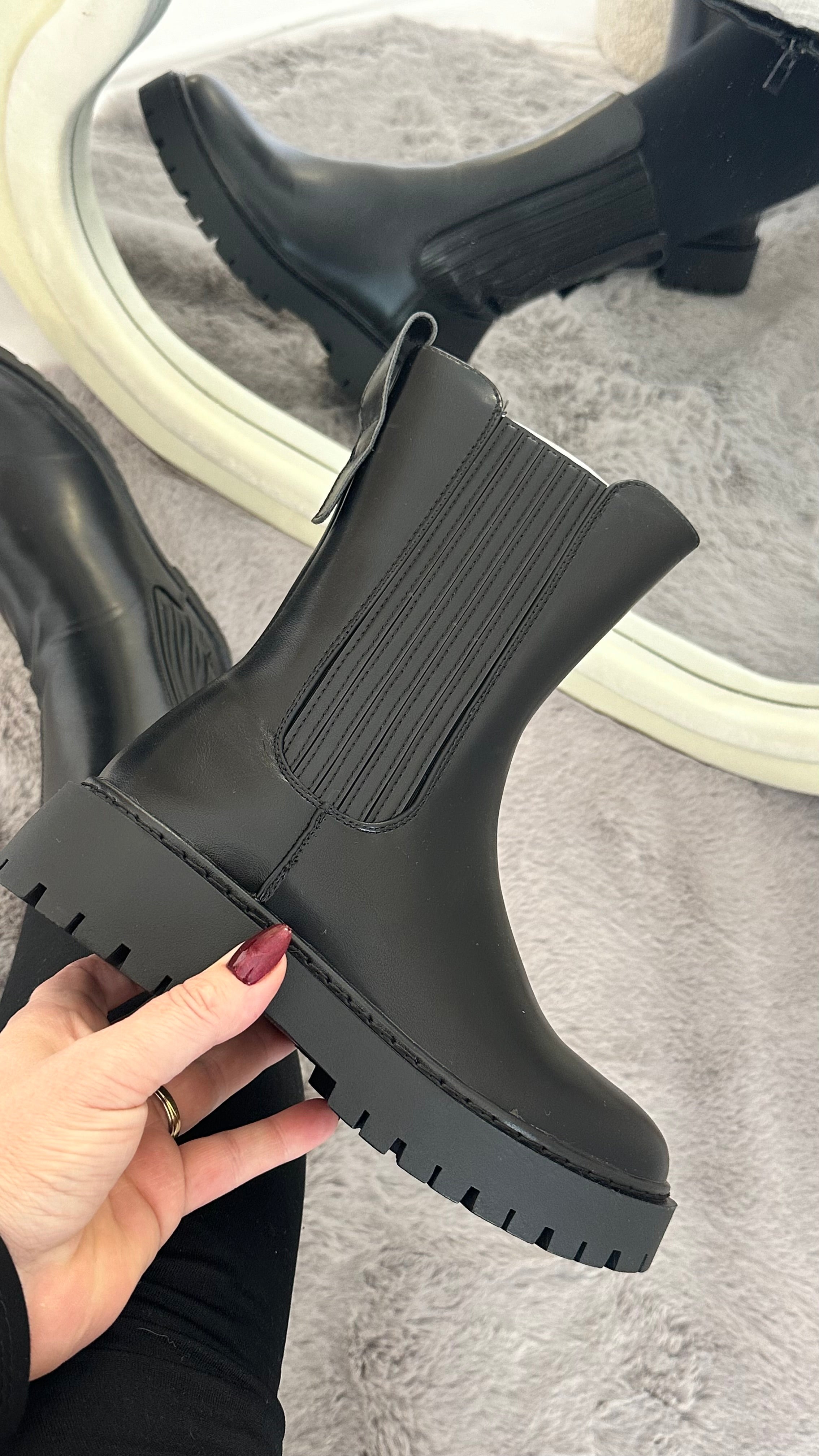 BOOTS CHELSEA / ZWART DES653