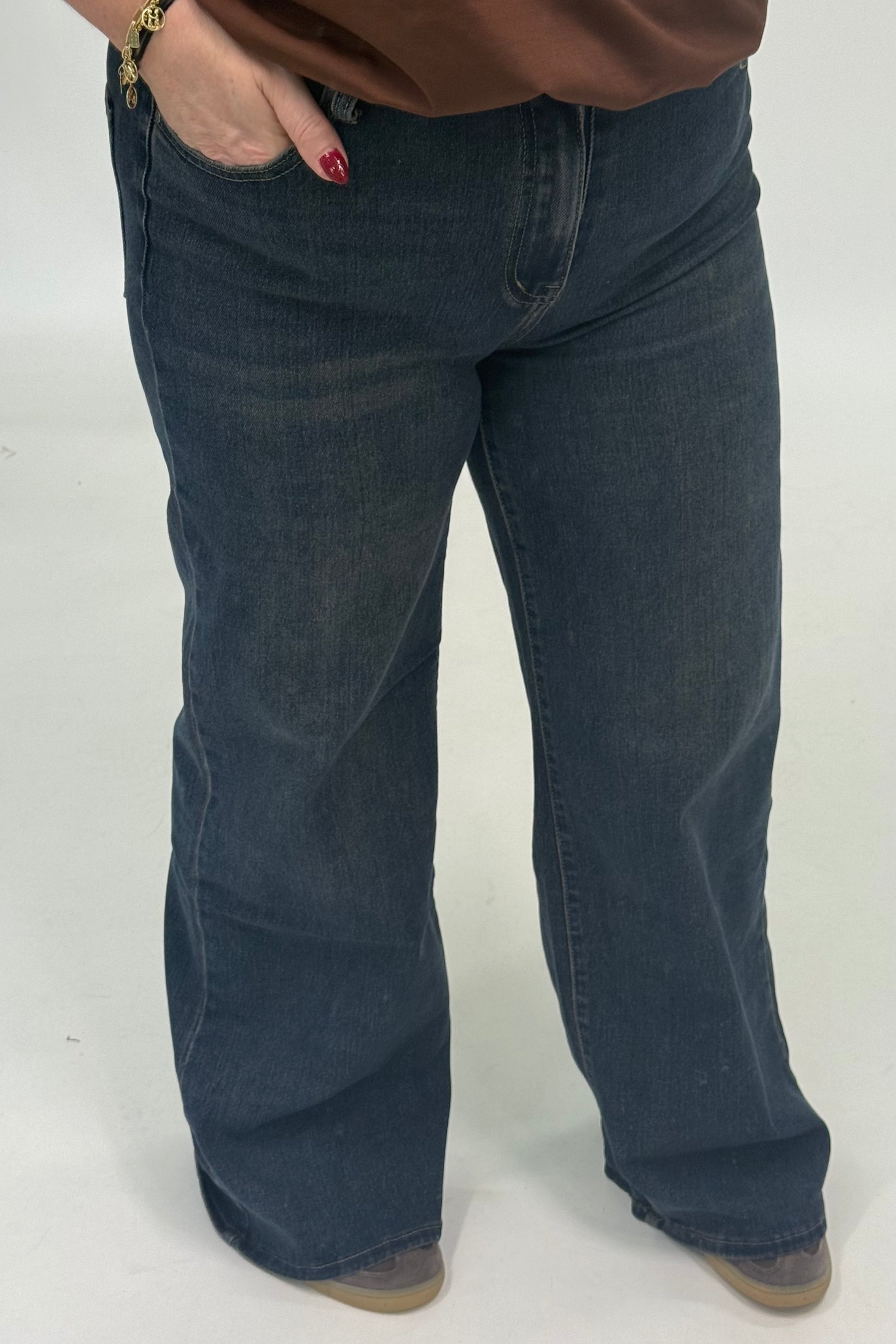 REDBERRY JEANS MET DONKERBRUINE WASSING WIDE LEGG
