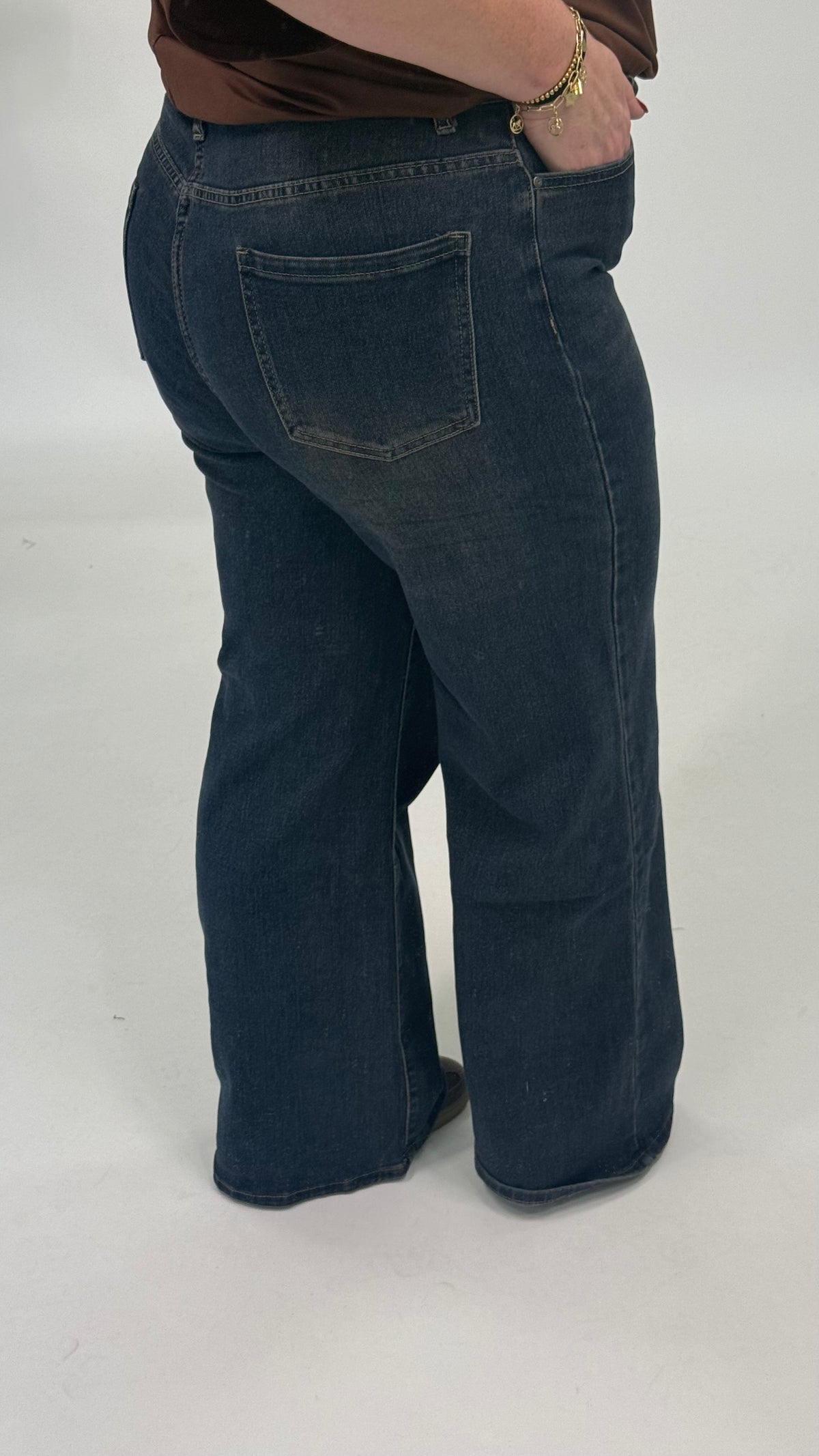 REDBERRY JEANS MET DONKERBRUINE WASSING WIDE LEGG