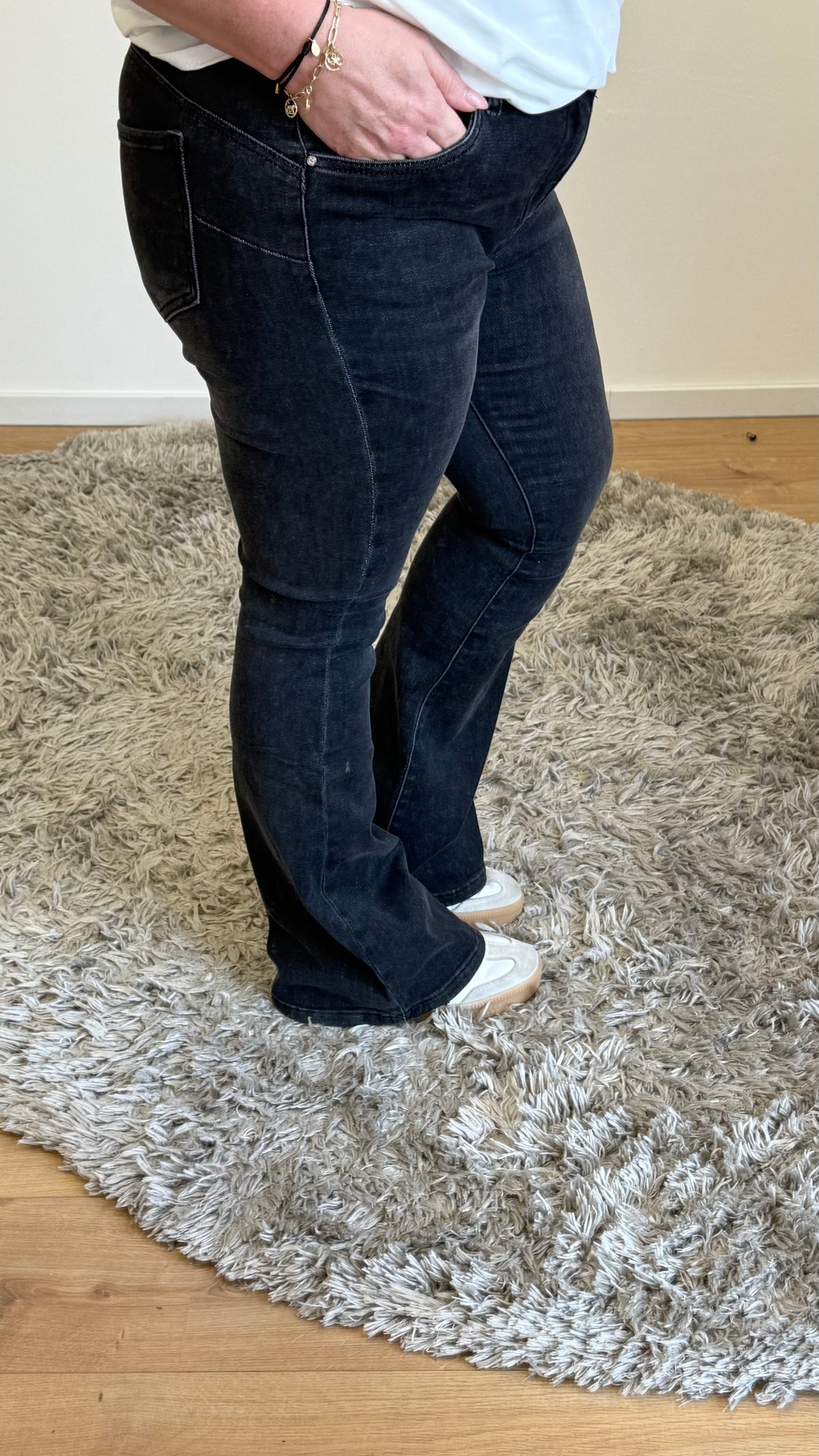 GOODIES JEANS FLARED ZWART GEWASSEN - DJ2682