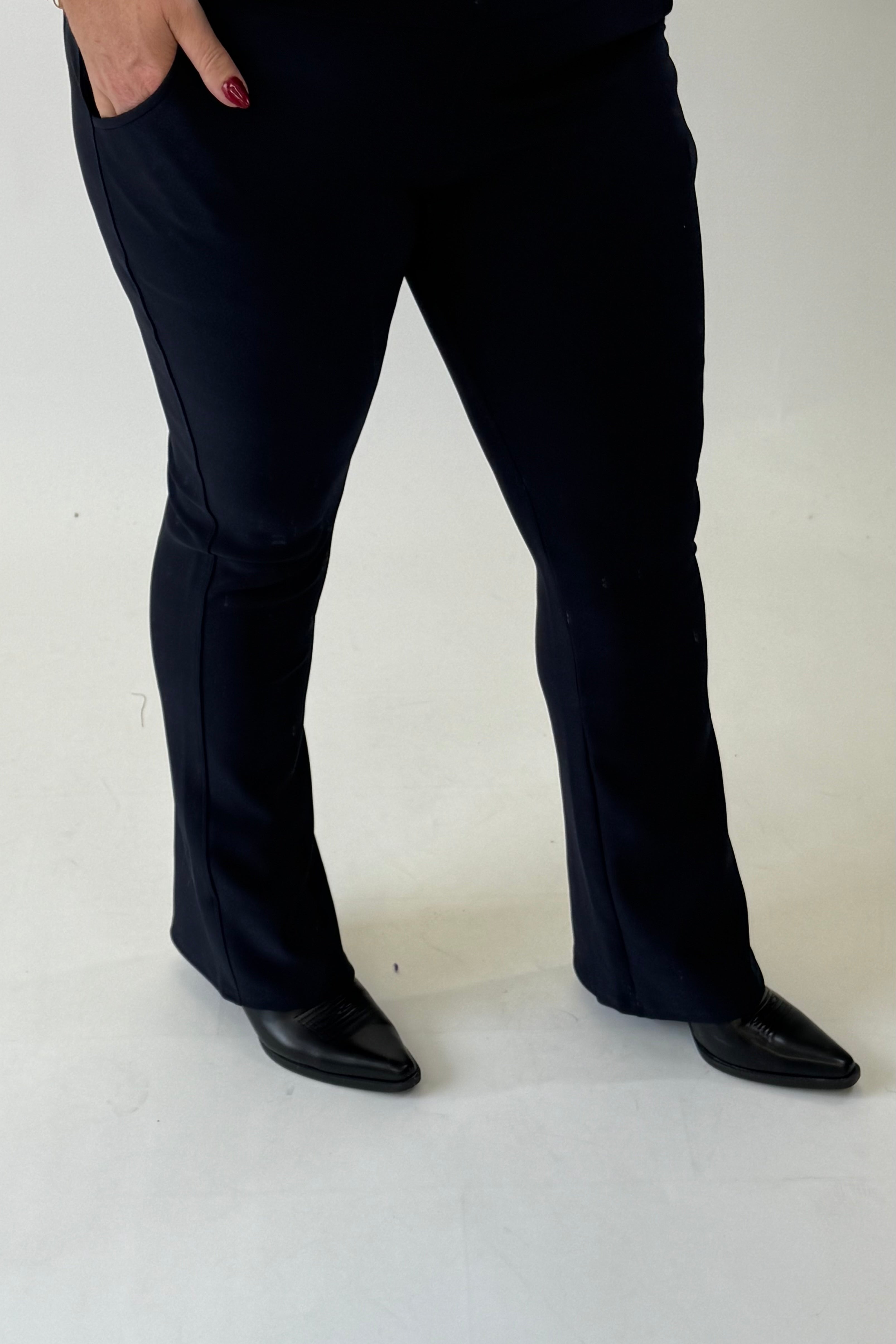 AUSGESTELLTE REISEHOSE - SCHWARZ