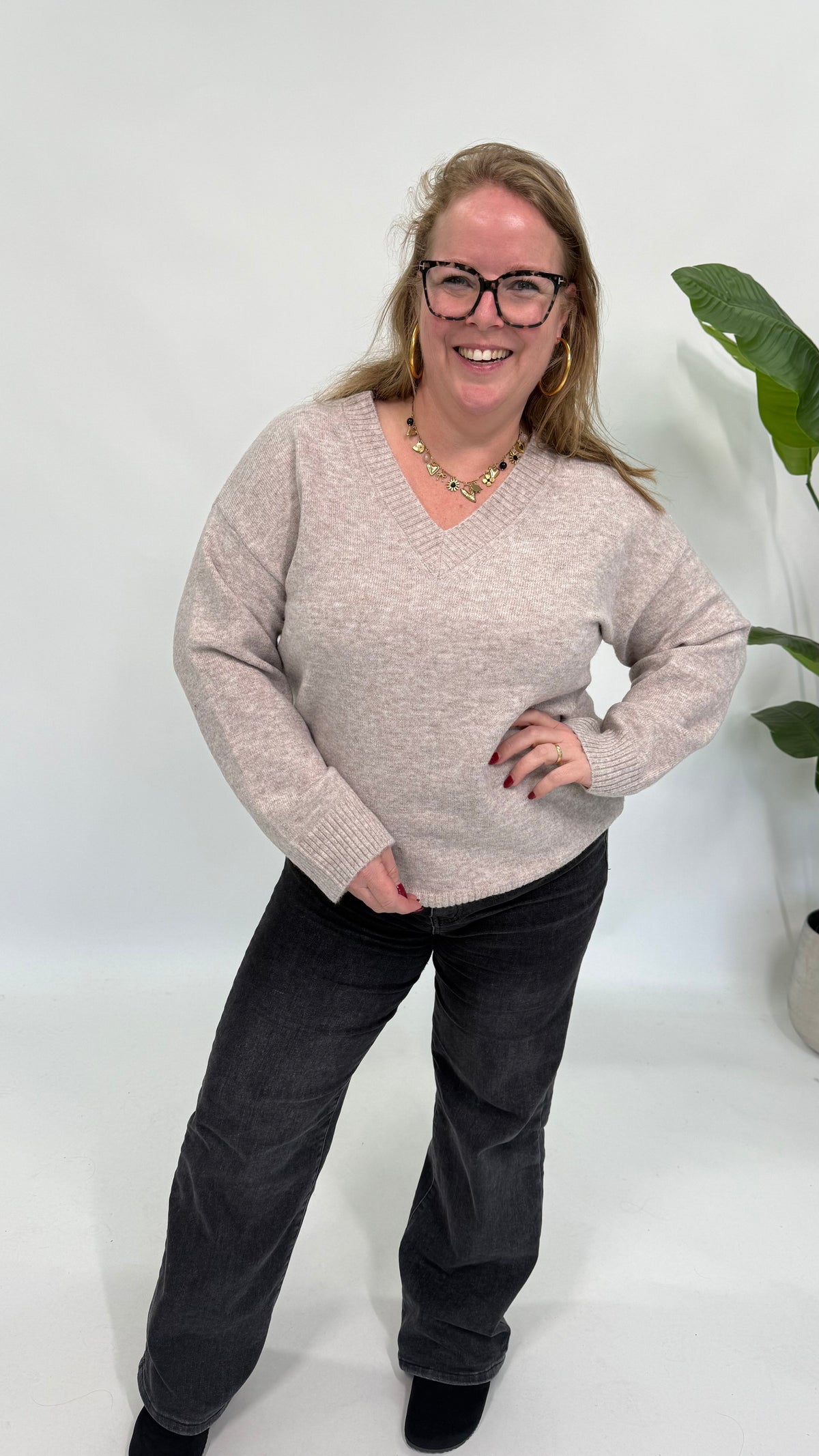 BASIC V-HALS TRUI TAUPE