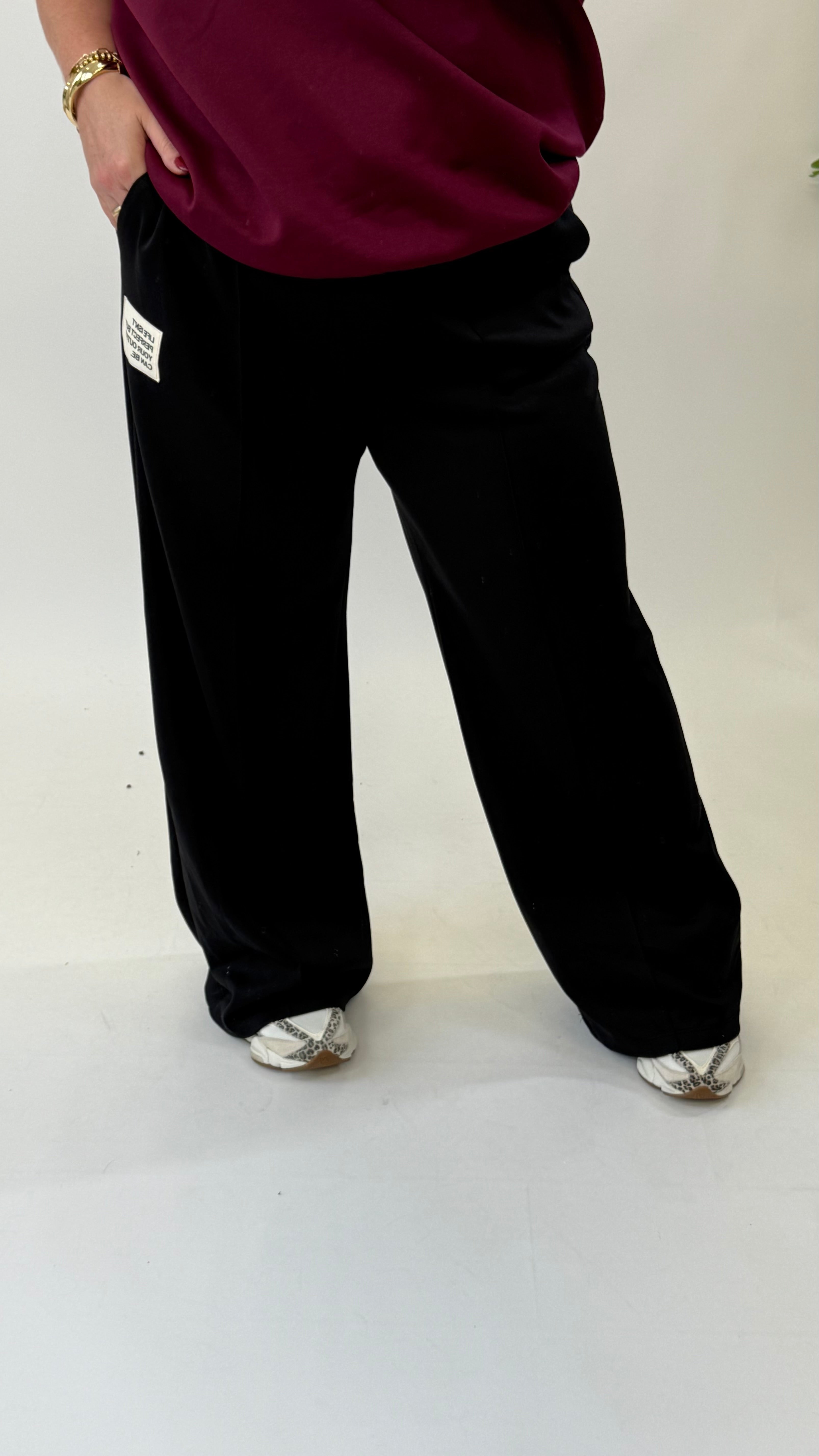 LIFE ISN'T PERFECT JOGGER - 1751